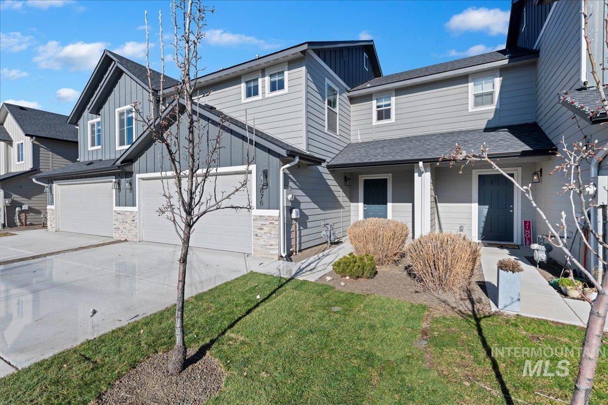 876 W Woodpine St, Meridian, Idaho 83646-6060, 3 Bedrooms, 2.5 Bathrooms, Residential For Sale, Price $389,990,MLS 98972820