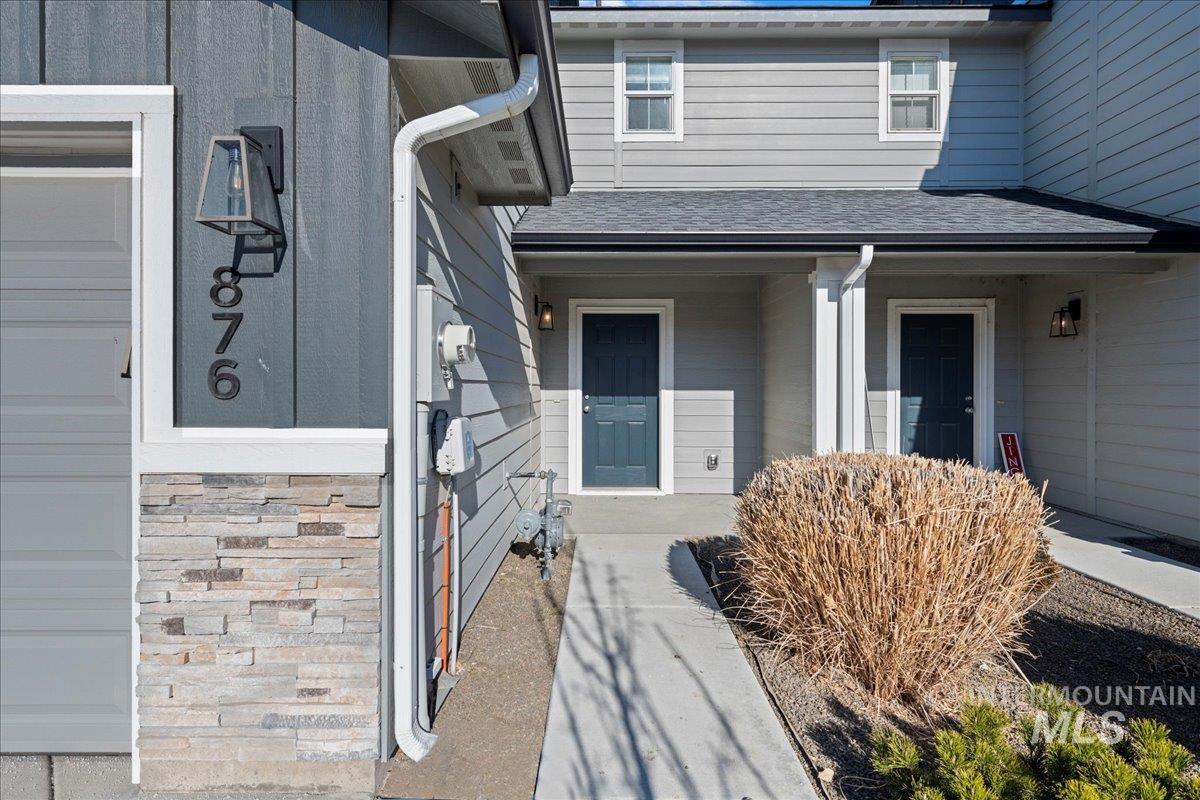 876 W Woodpine St, Meridian, Idaho 83646-6060, 3 Bedrooms, 2.5 Bathrooms, Residential For Sale, Price $389,990,MLS 98972820