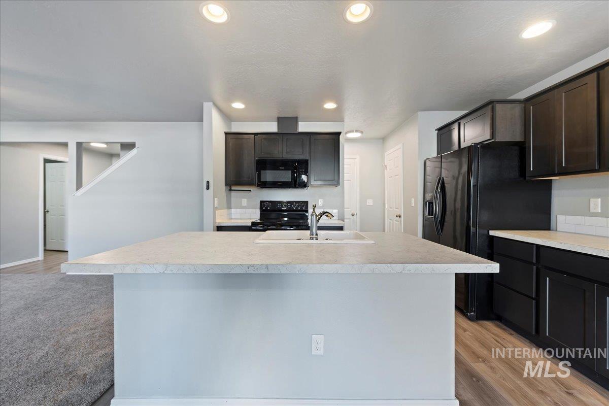 876 W Woodpine St, Meridian, Idaho 83646-6060, 3 Bedrooms, 2.5 Bathrooms, Residential For Sale, Price $389,990,MLS 98972820