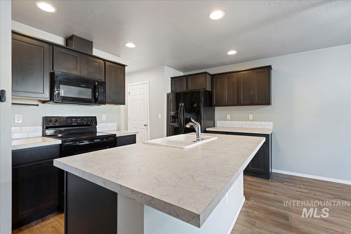 876 W Woodpine St, Meridian, Idaho 83646-6060, 3 Bedrooms, 2.5 Bathrooms, Residential For Sale, Price $389,990,MLS 98972820