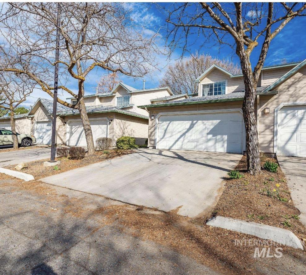 7014 W Irving Ln, Boise, Idaho 83704, 3 Bedrooms, 2.5 Bathrooms, Residential For Sale, Price $365,000,MLS 98972822