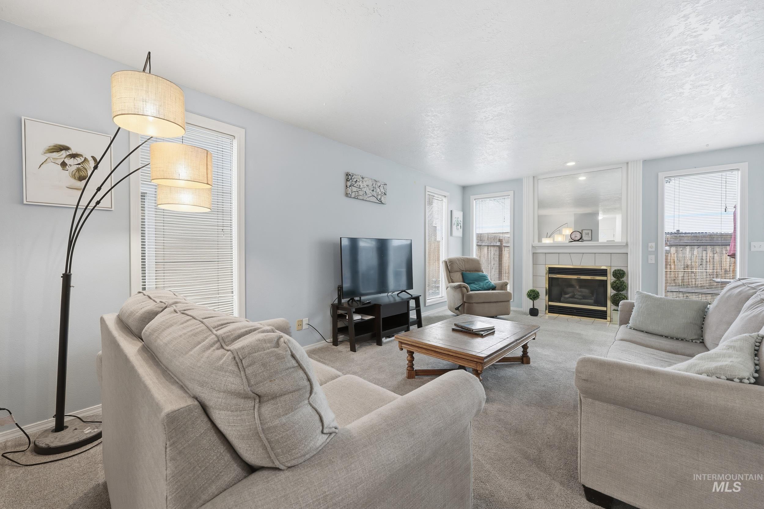 7014 W Irving Ln, Boise, Idaho 83704, 3 Bedrooms, 2.5 Bathrooms, Residential For Sale, Price $365,000,MLS 98972822