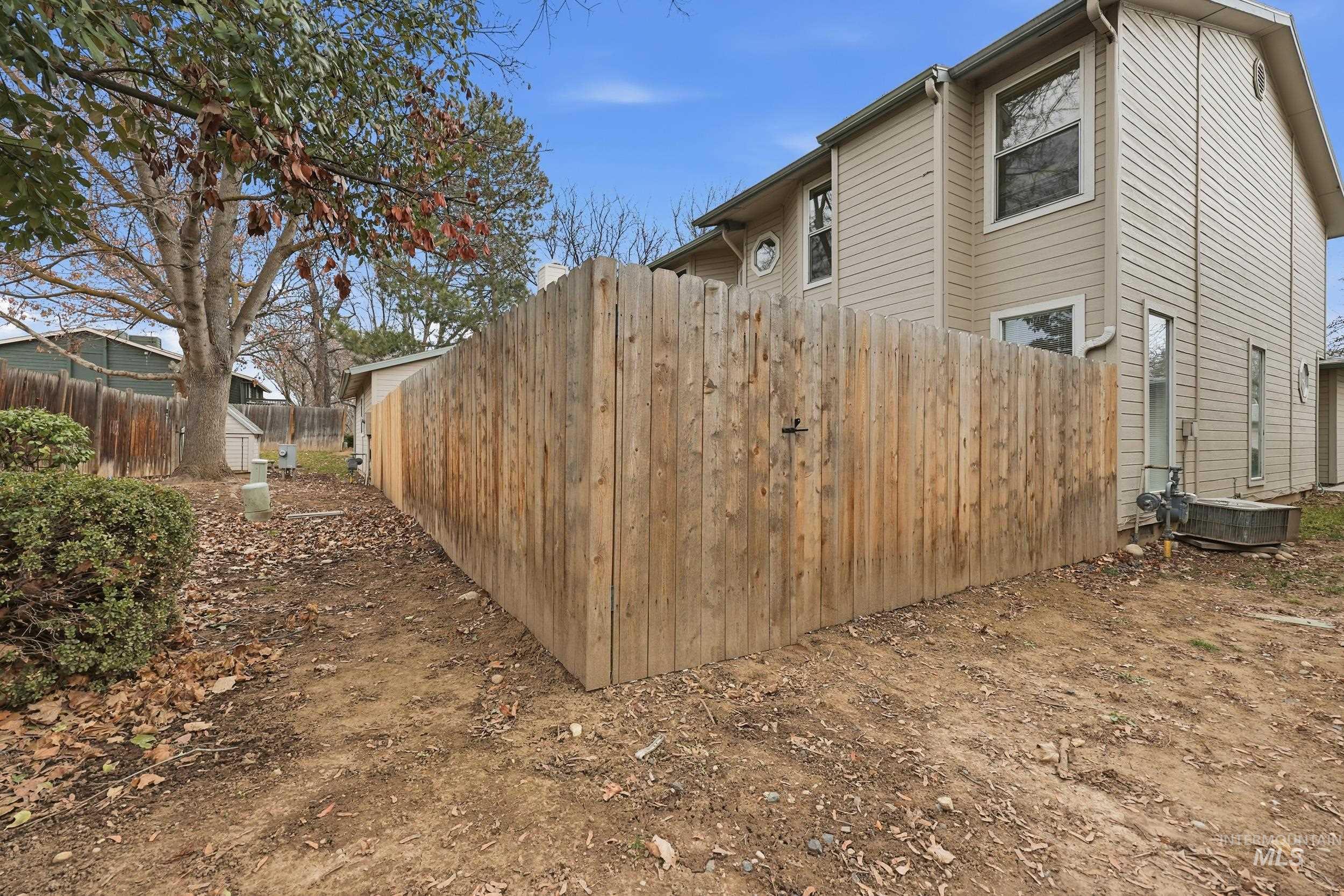 7014 W Irving Ln, Boise, Idaho 83704, 3 Bedrooms, 2.5 Bathrooms, Residential For Sale, Price $365,000,MLS 98972822