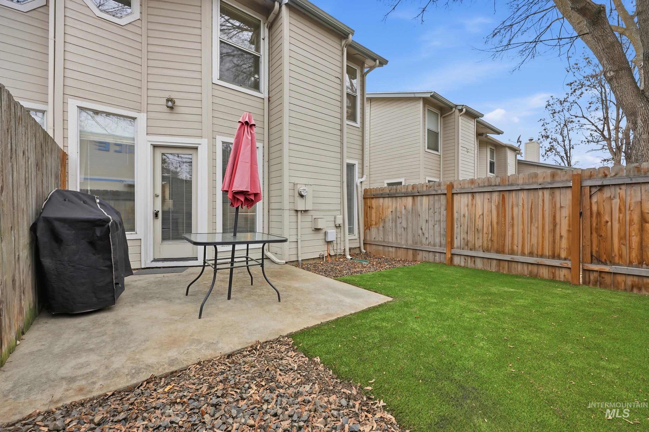 7014 W Irving Ln, Boise, Idaho 83704, 3 Bedrooms, 2.5 Bathrooms, Residential For Sale, Price $365,000,MLS 98972822