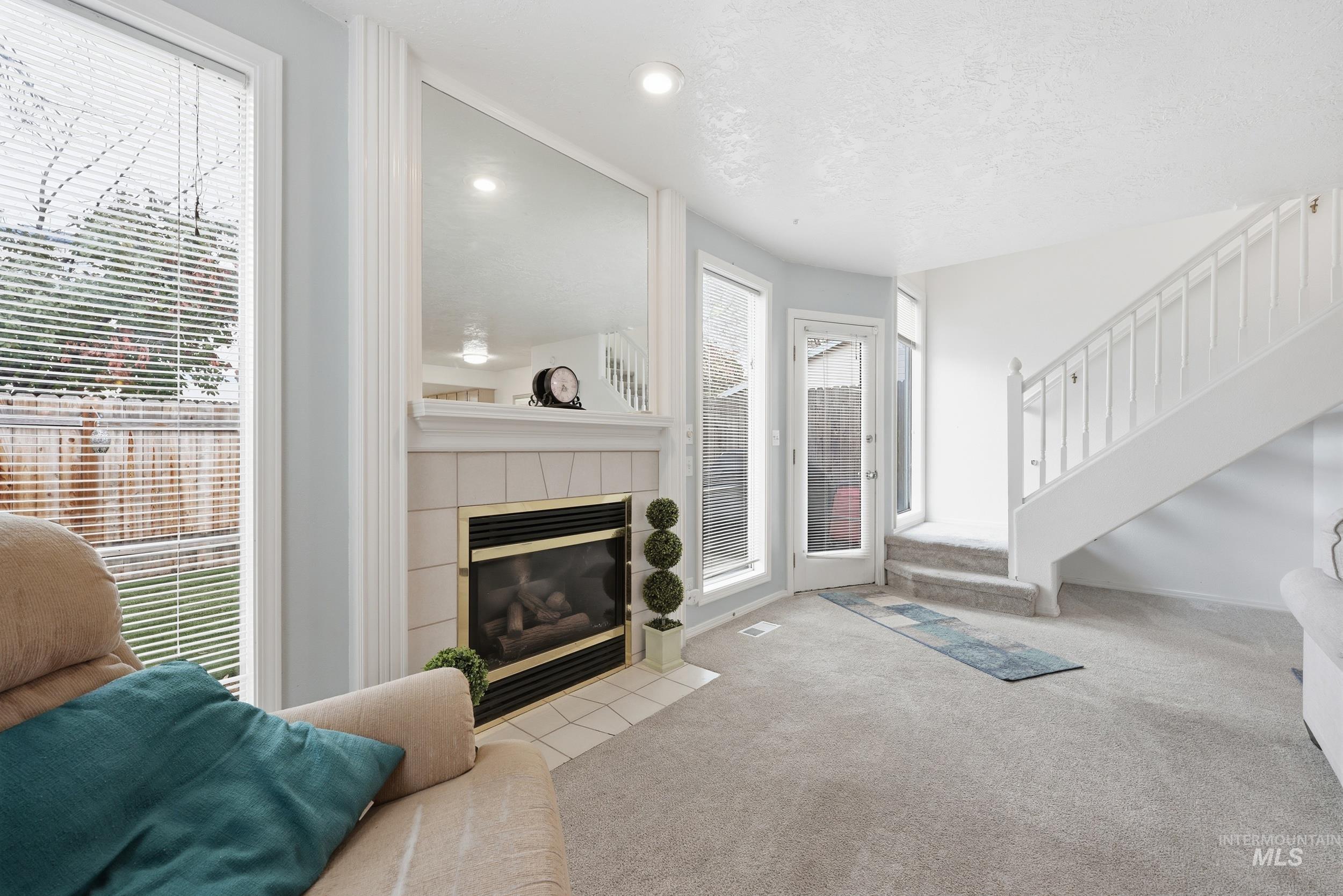 7014 W Irving Ln, Boise, Idaho 83704, 3 Bedrooms, 2.5 Bathrooms, Residential For Sale, Price $365,000,MLS 98972822