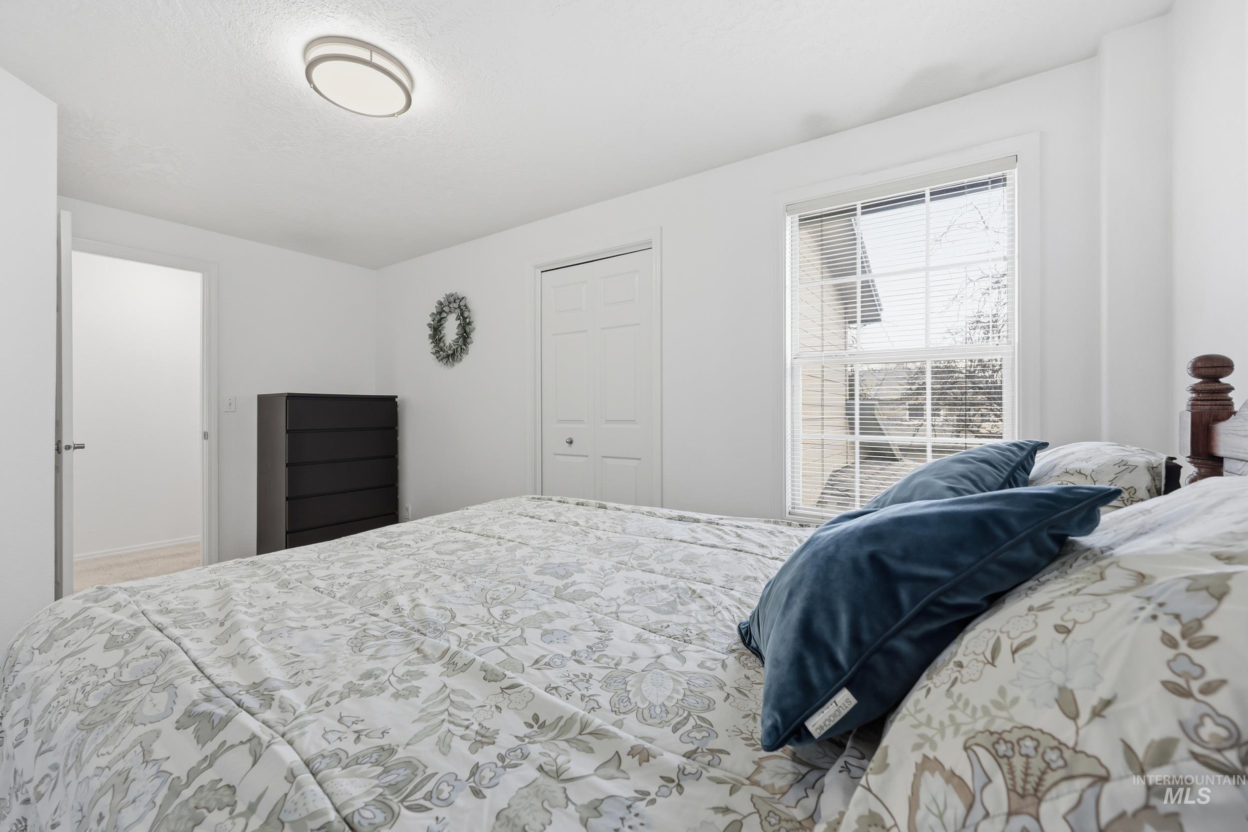 7014 W Irving Ln, Boise, Idaho 83704, 3 Bedrooms, 2.5 Bathrooms, Residential For Sale, Price $365,000,MLS 98972822