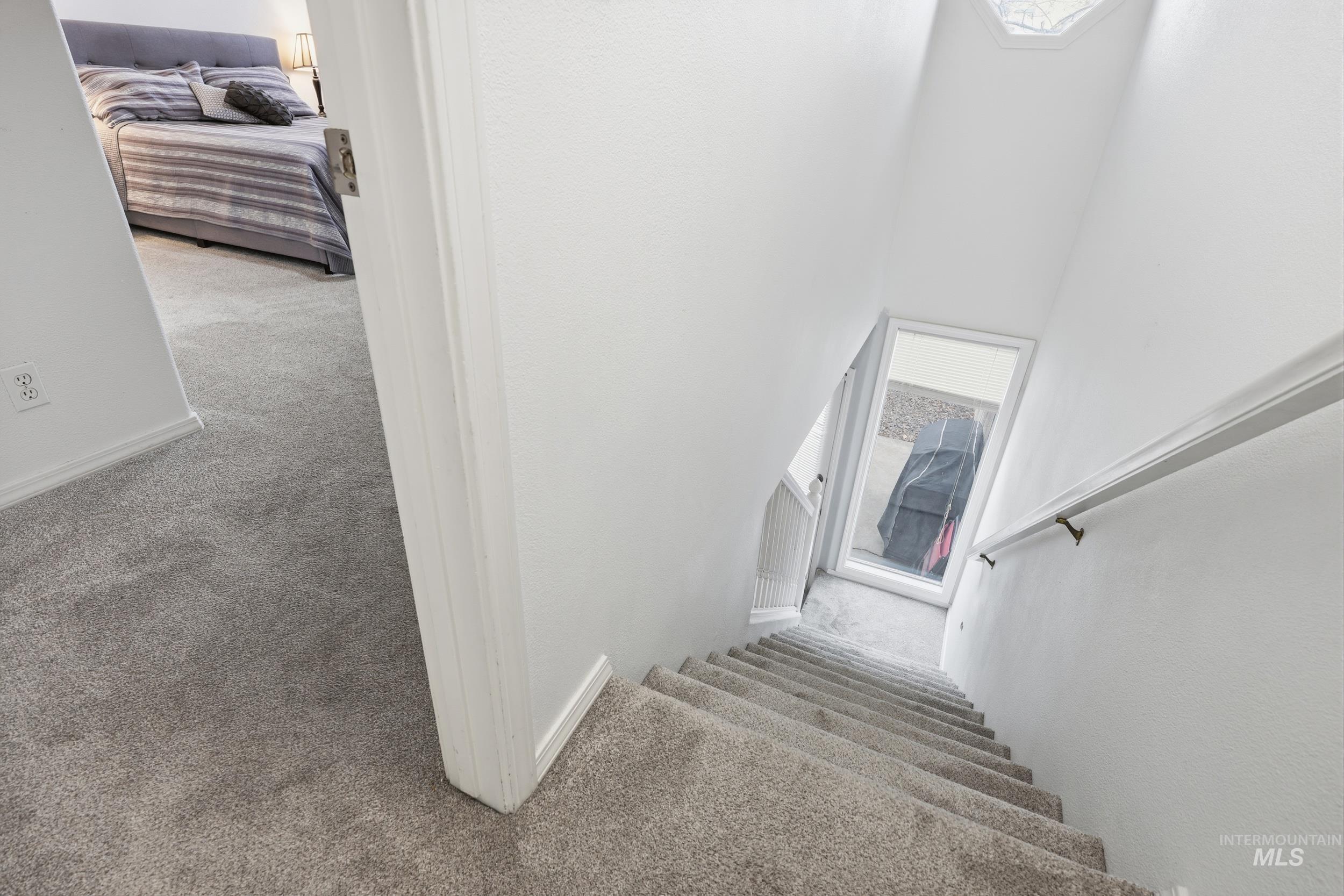 7014 W Irving Ln, Boise, Idaho 83704, 3 Bedrooms, 2.5 Bathrooms, Residential For Sale, Price $365,000,MLS 98972822