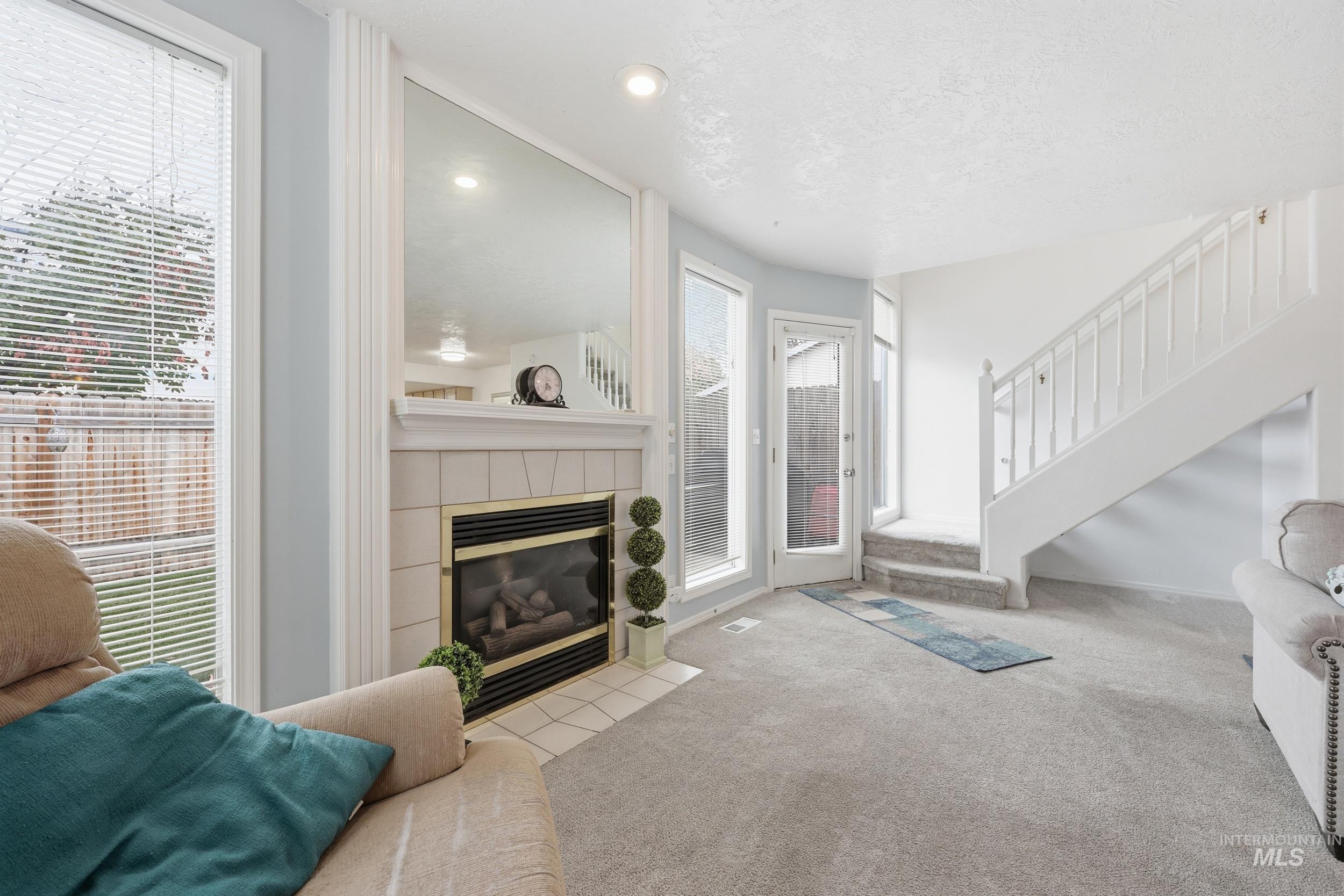 7014 W Irving Ln, Boise, Idaho 83704, 3 Bedrooms, 2.5 Bathrooms, Residential For Sale, Price $365,000,MLS 98972822