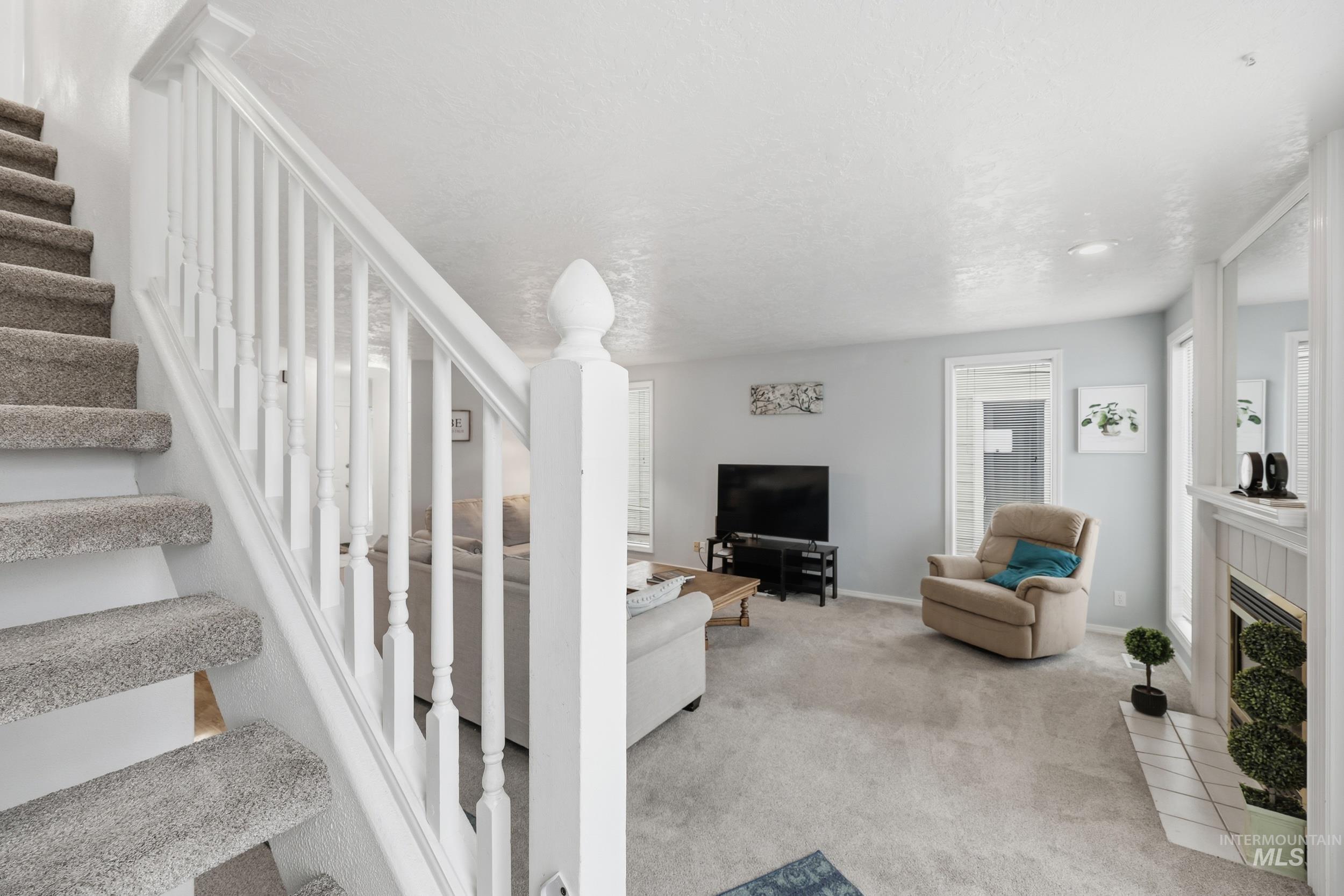 7014 W Irving Ln, Boise, Idaho 83704, 3 Bedrooms, 2.5 Bathrooms, Residential For Sale, Price $365,000,MLS 98972822