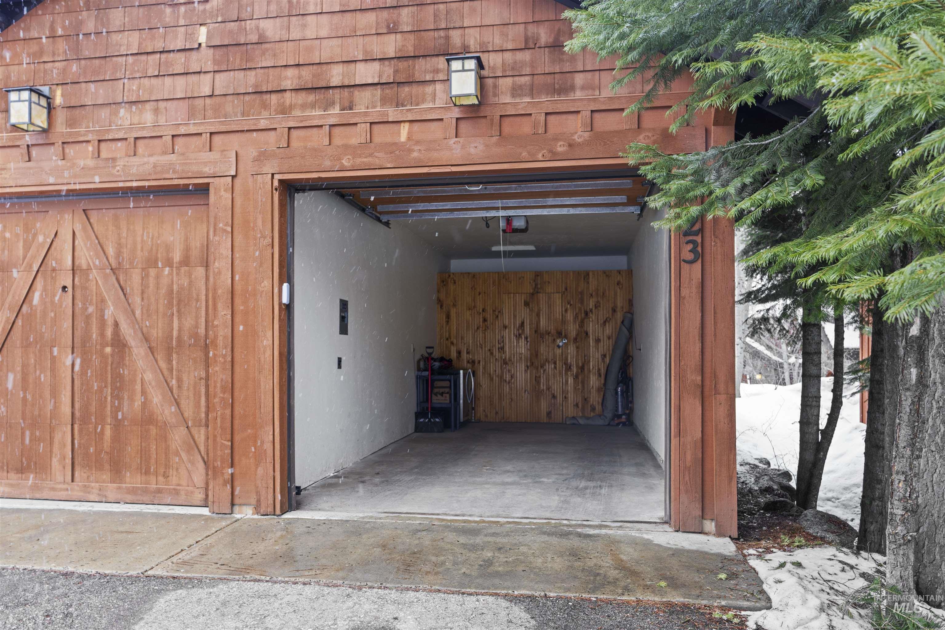 23 Rock Creek Court, Donnelly, Idaho 83615, 2 Bedrooms, 2.5 Bathrooms, Residential For Sale, Price $1,170,000,MLS 98972833