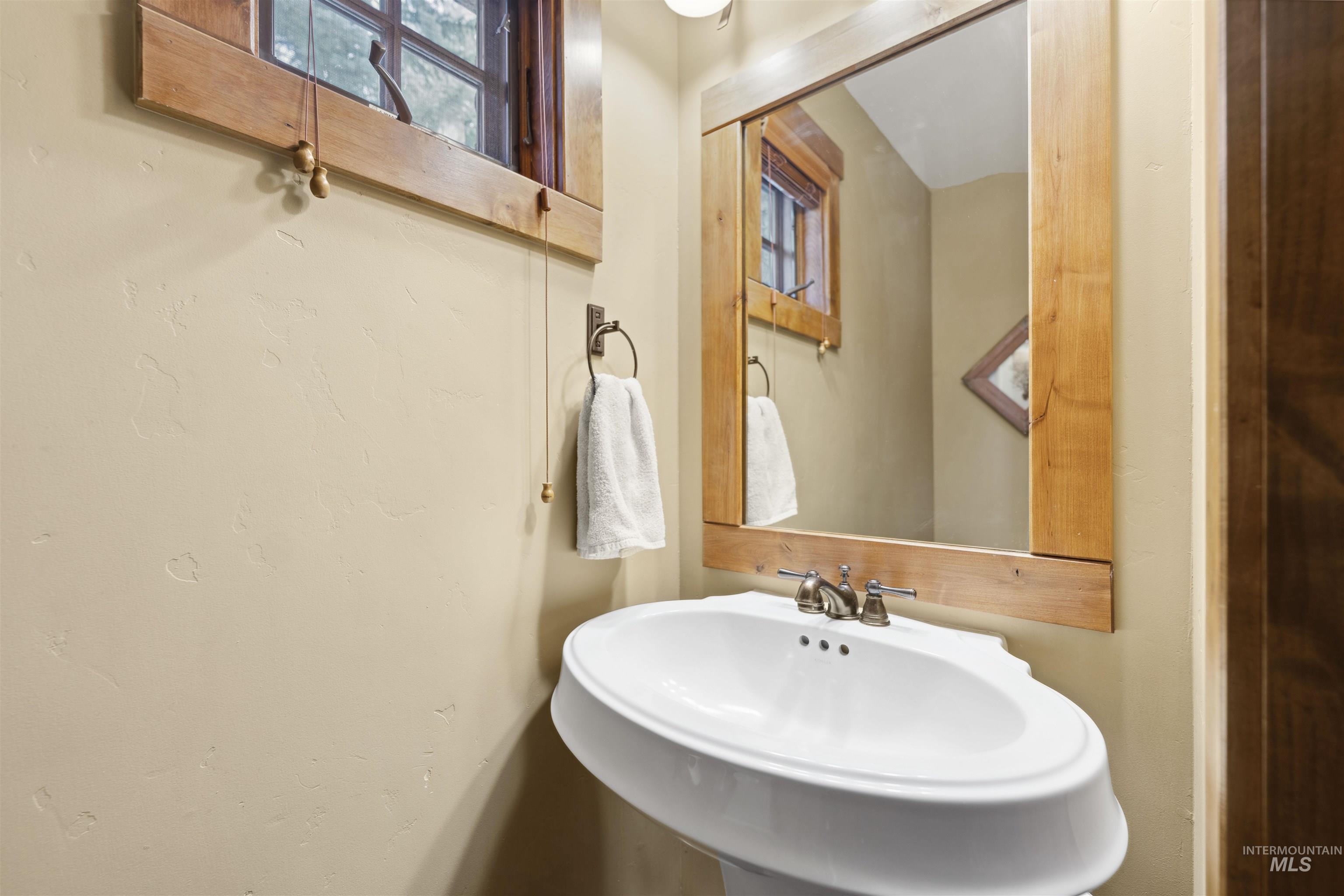 23 Rock Creek Court, Donnelly, Idaho 83615, 2 Bedrooms, 2.5 Bathrooms, Residential For Sale, Price $1,170,000,MLS 98972833