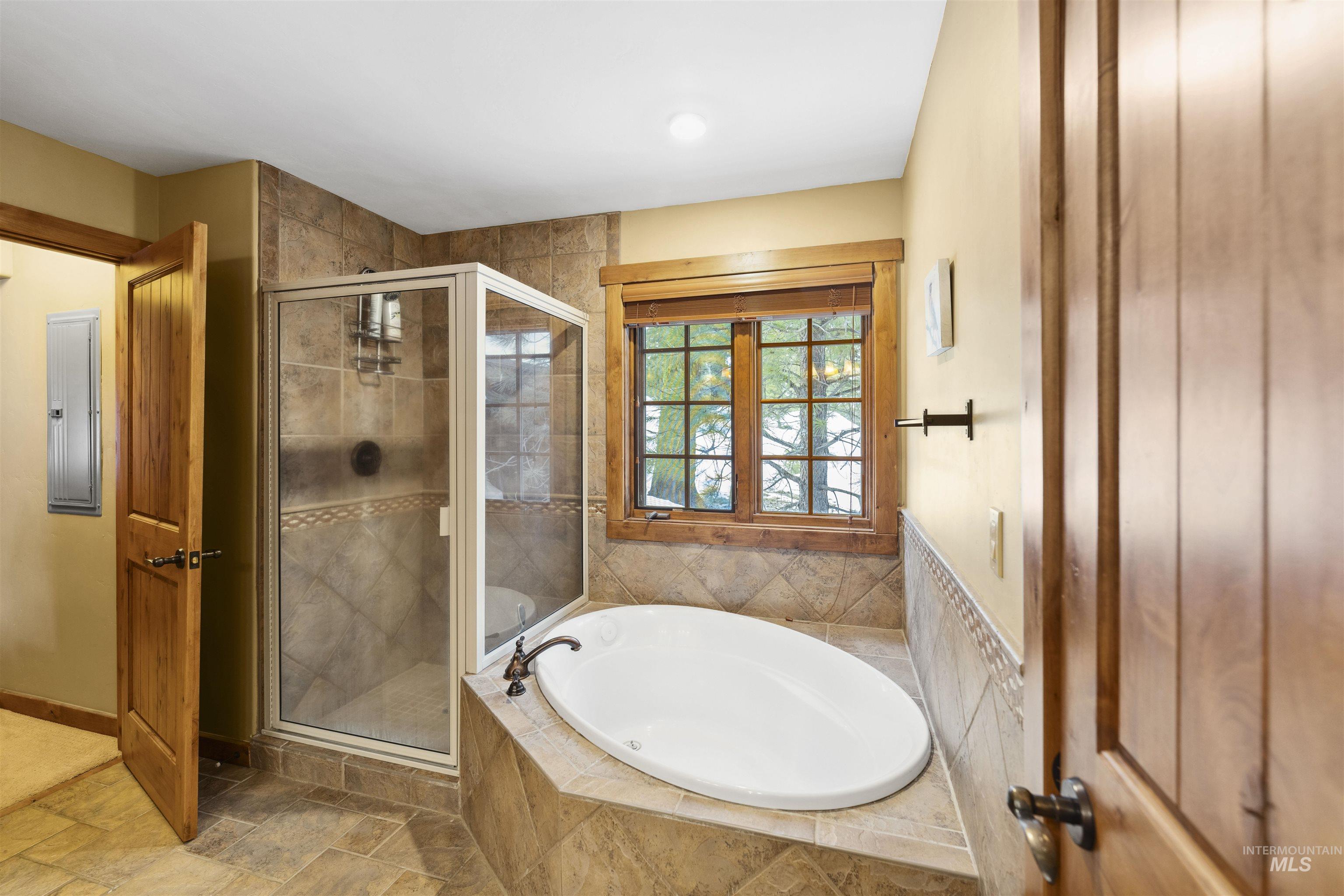 23 Rock Creek Court, Donnelly, Idaho 83615, 2 Bedrooms, 2.5 Bathrooms, Residential For Sale, Price $1,170,000,MLS 98972833