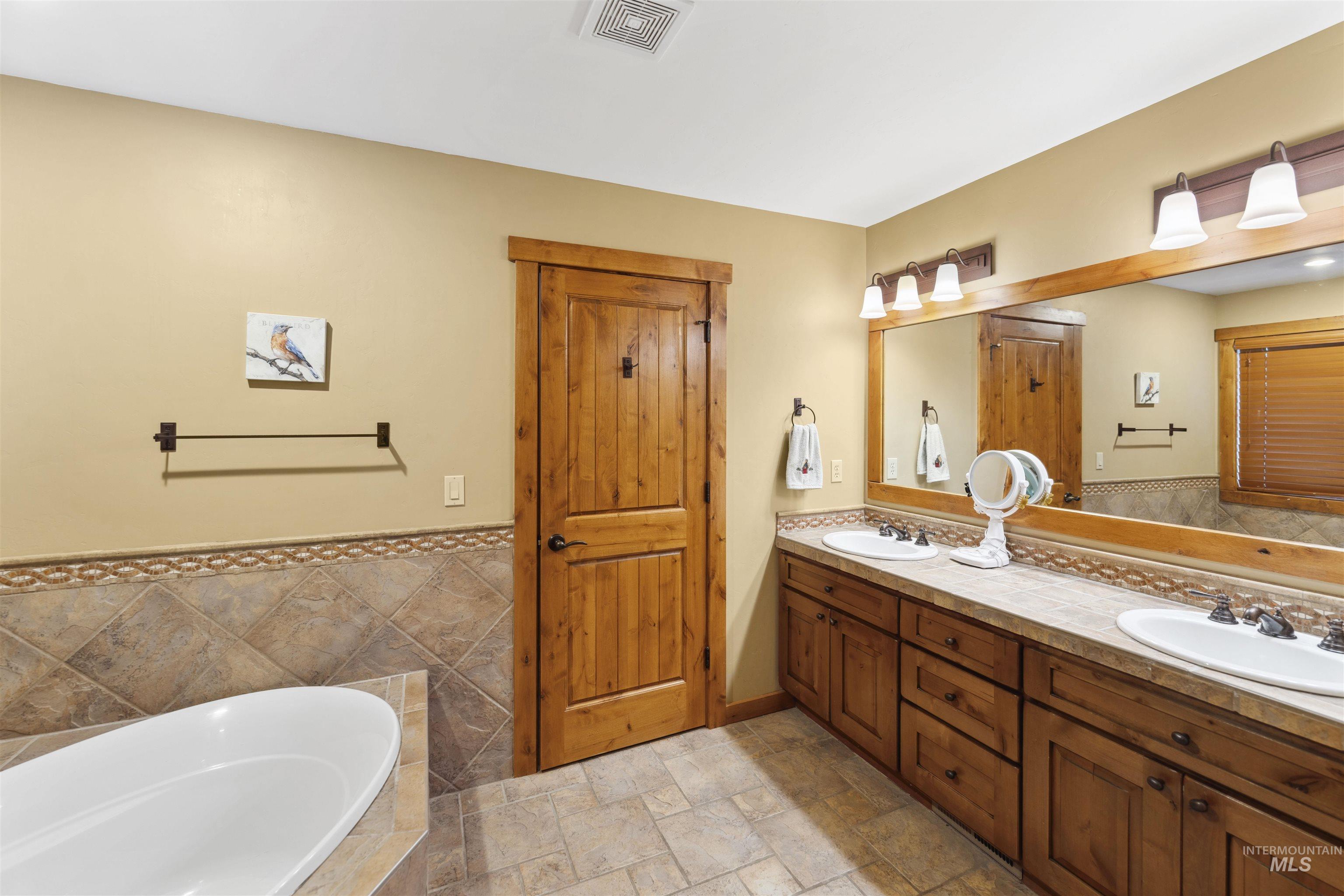 23 Rock Creek Court, Donnelly, Idaho 83615, 2 Bedrooms, 2.5 Bathrooms, Residential For Sale, Price $1,170,000,MLS 98972833