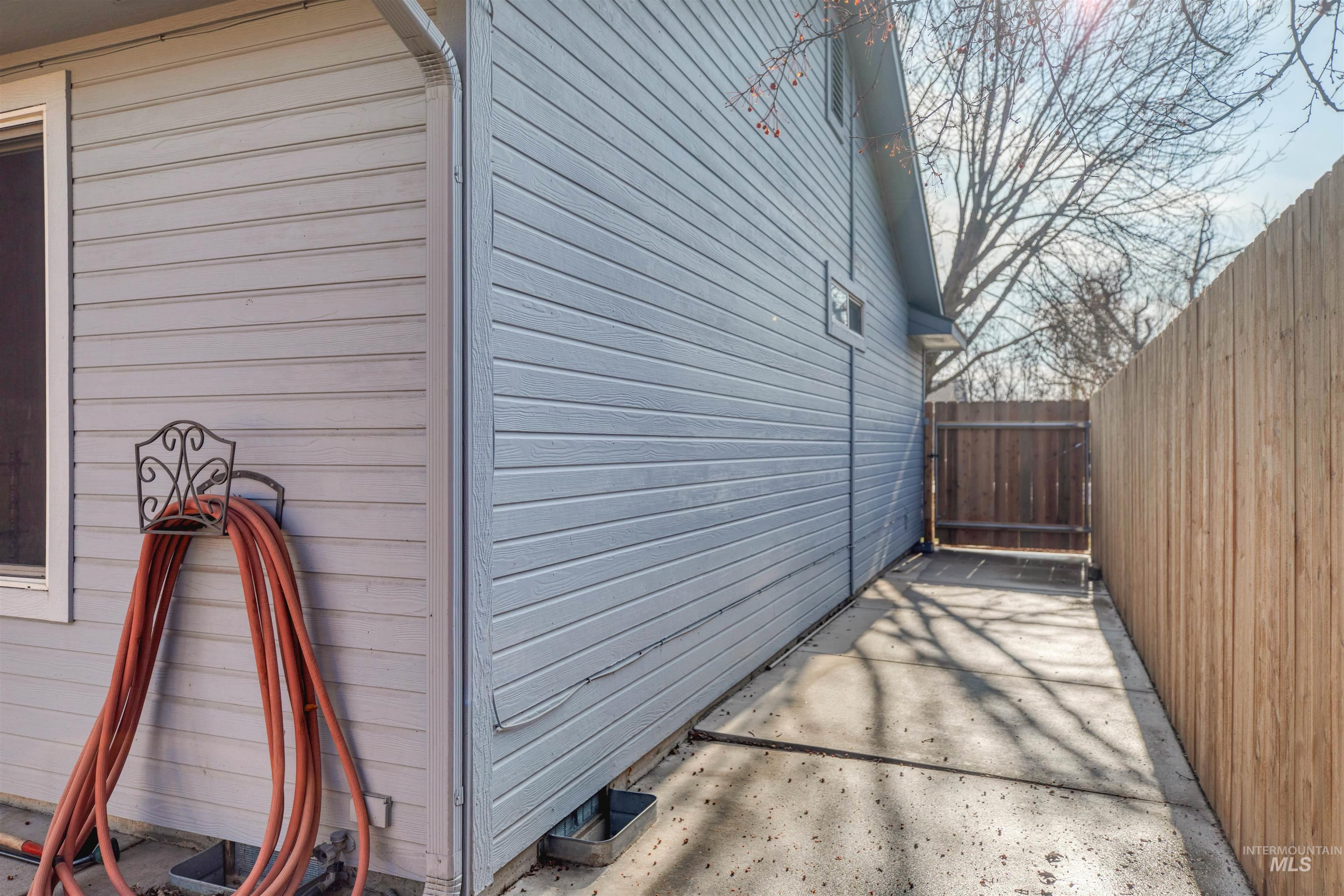 2768 W Willard Street, Meridian, Idaho 83642, 3 Bedrooms, 2 Bathrooms, Residential For Sale, Price $415,000,MLS 98972838