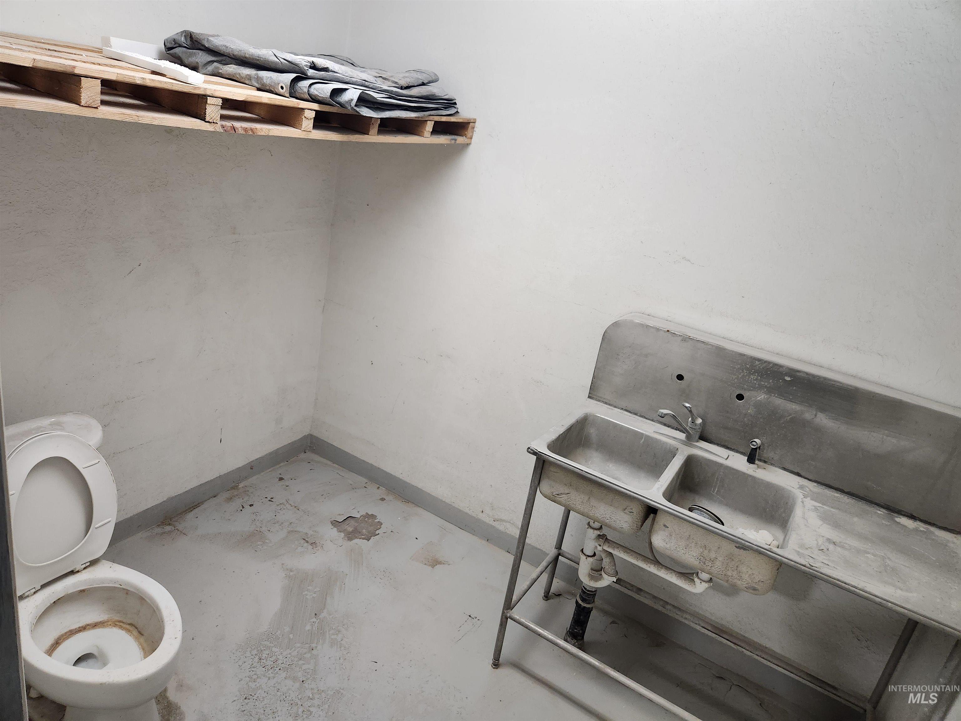 1337 Bridge St., Clarkston, Washington 99403, Business/Commercial For Sale, Price $700,000,MLS 98972841