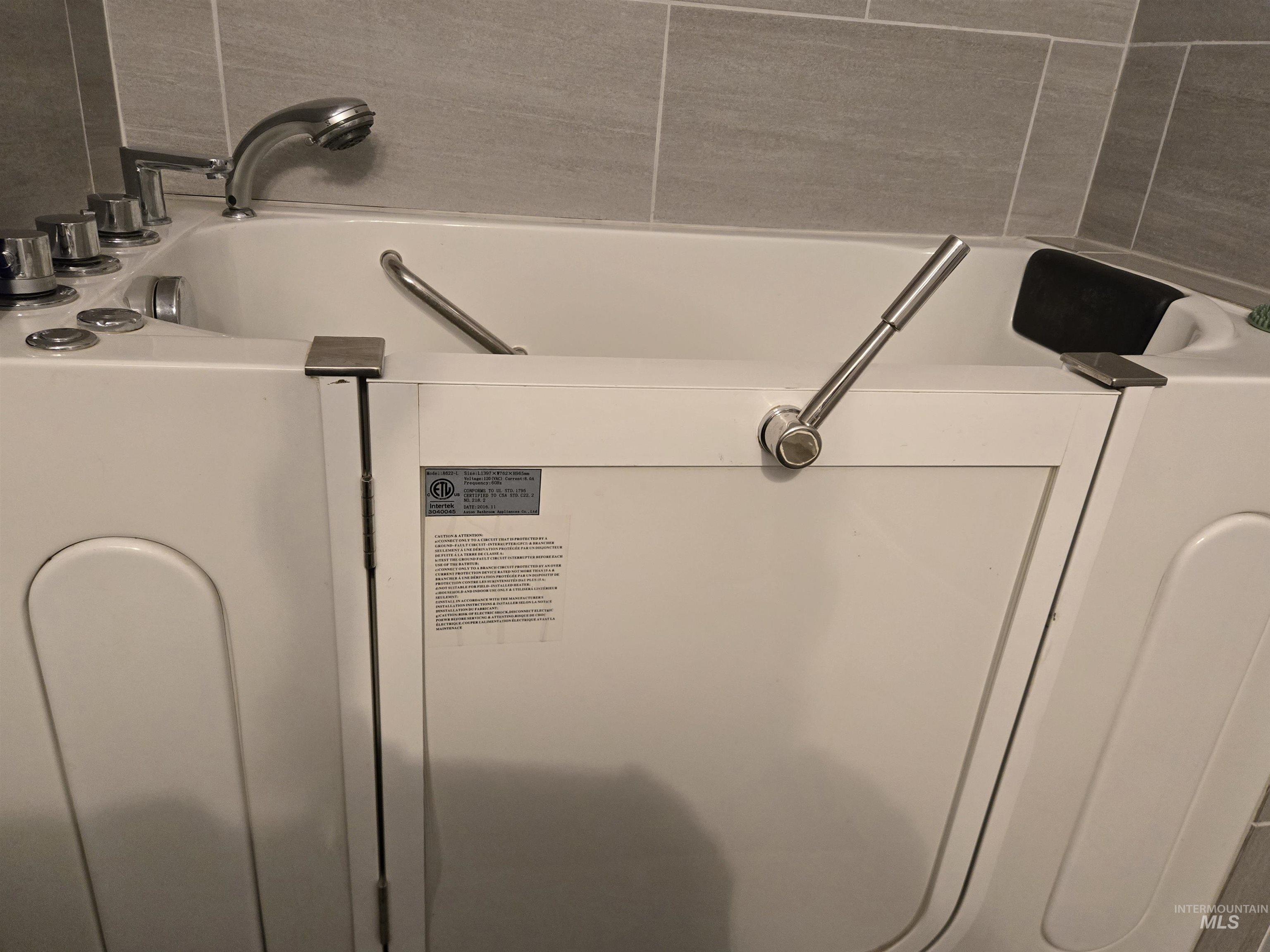 3209 Schwenkfelder Rd, Cambridge, Idaho 83610, 2 Bedrooms, 2 Bathrooms, Residential For Sale, Price $795,000,MLS 98972845