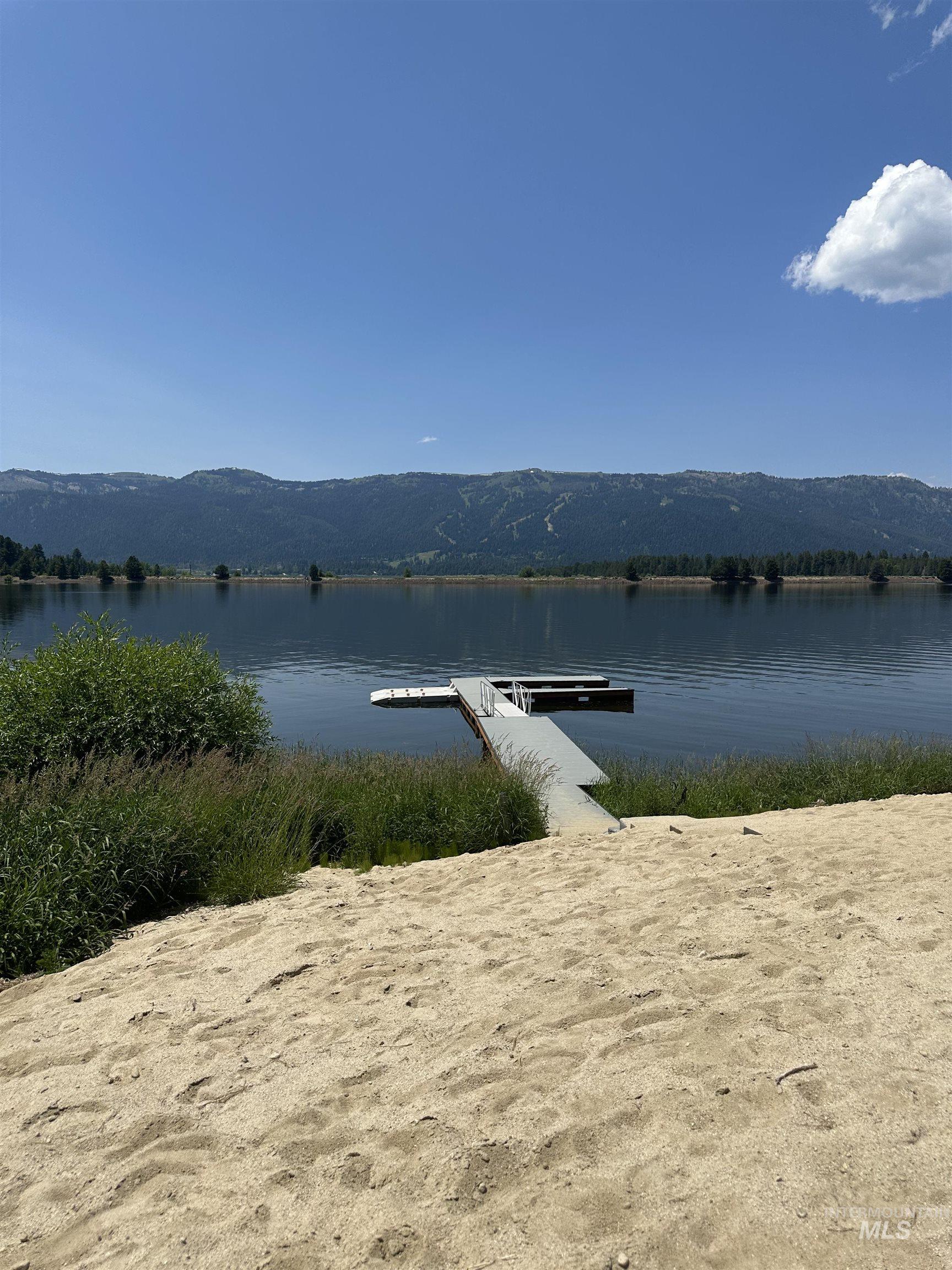 18 Gold Fork Bay Circle, Donnelly, Idaho 83615, 5 Bedrooms, 3.5 Bathrooms, Residential For Sale, Price $1,750,000,MLS 98972849