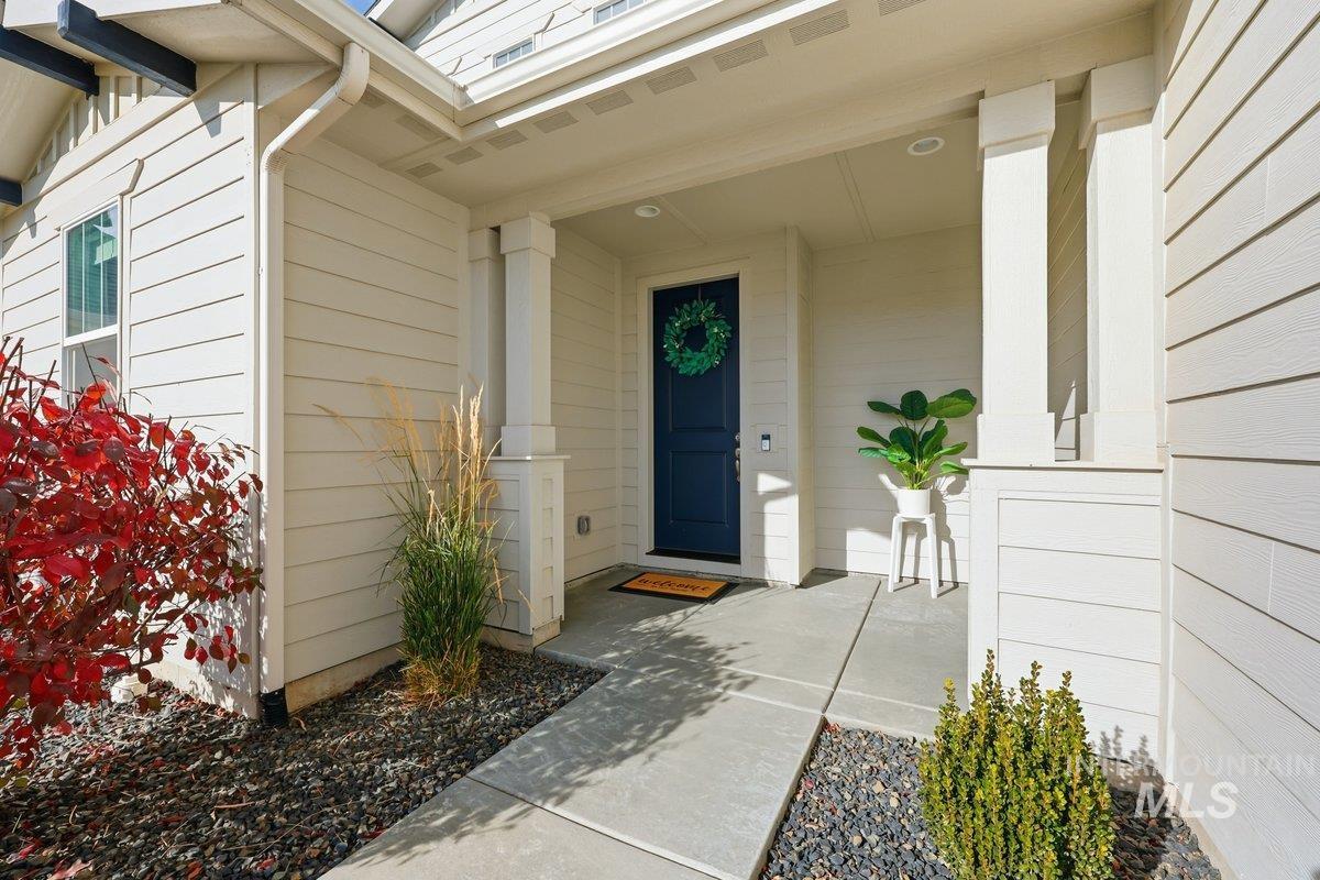 5332 W Daphne Drive, Meridian, Idaho 83646, 5 Bedrooms, 4 Bathrooms, Residential For Sale, Price $724,900,MLS 98972854