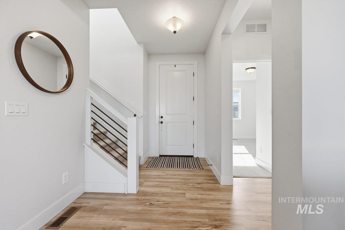 5332 W Daphne Drive, Meridian, Idaho 83646, 5 Bedrooms, 4 Bathrooms, Residential For Sale, Price $724,900,MLS 98972854