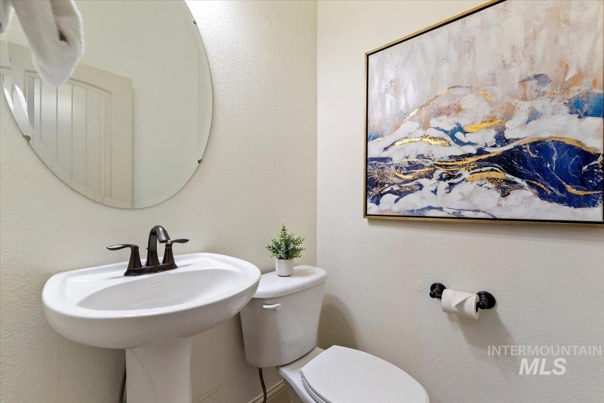 2060 E Lobelia St, Meridian, Idaho 83646-7777, 5 Bedrooms, 4.5 Bathrooms, Residential For Sale, Price $920,000,MLS 98972855