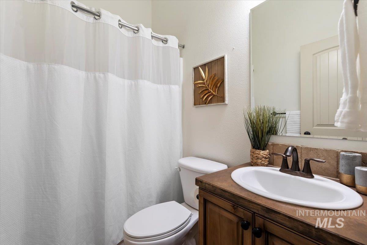 2060 E Lobelia St, Meridian, Idaho 83646-7777, 5 Bedrooms, 4.5 Bathrooms, Residential For Sale, Price $920,000,MLS 98972855