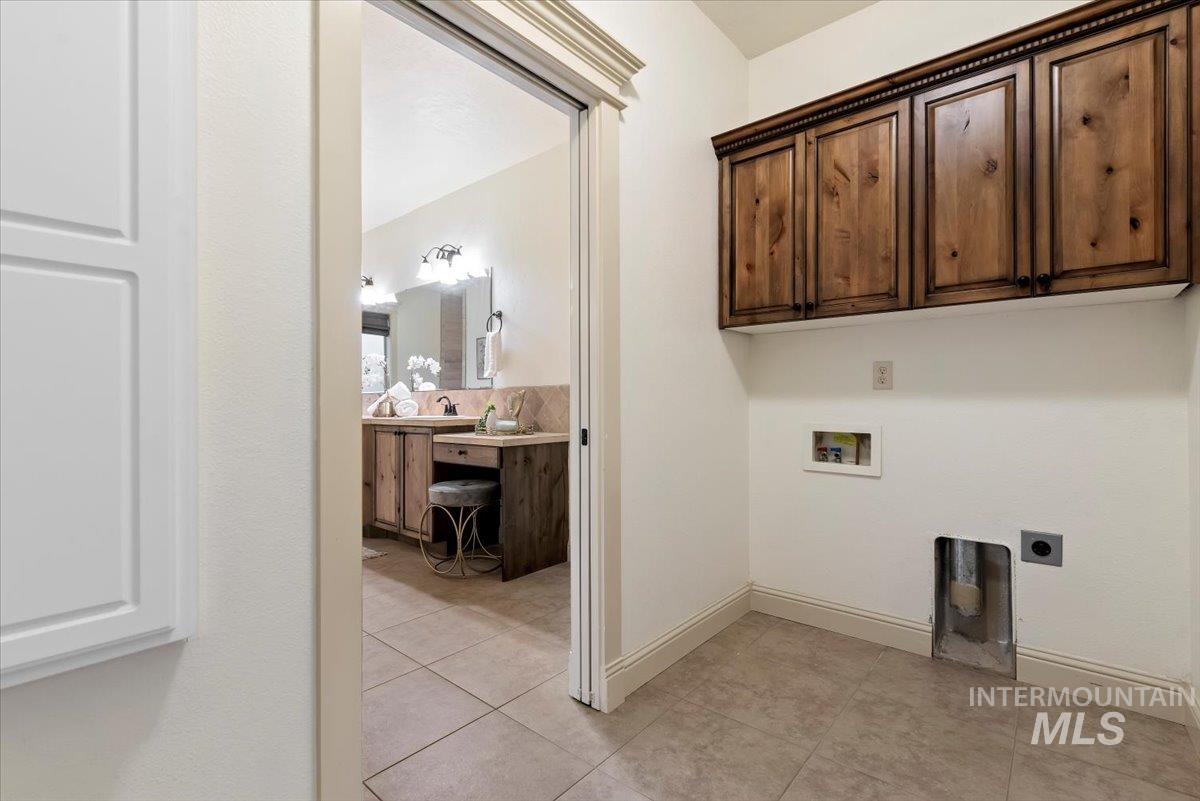 2060 E Lobelia St, Meridian, Idaho 83646-7777, 5 Bedrooms, 4.5 Bathrooms, Residential For Sale, Price $920,000,MLS 98972855