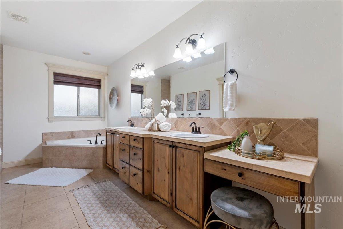 2060 E Lobelia St, Meridian, Idaho 83646-7777, 5 Bedrooms, 4.5 Bathrooms, Residential For Sale, Price $920,000,MLS 98972855