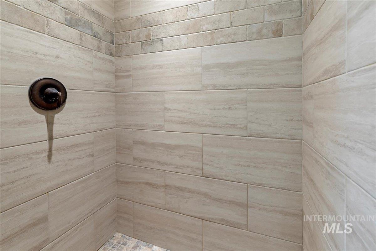 2060 E Lobelia St, Meridian, Idaho 83646-7777, 5 Bedrooms, 4.5 Bathrooms, Residential For Sale, Price $920,000,MLS 98972855