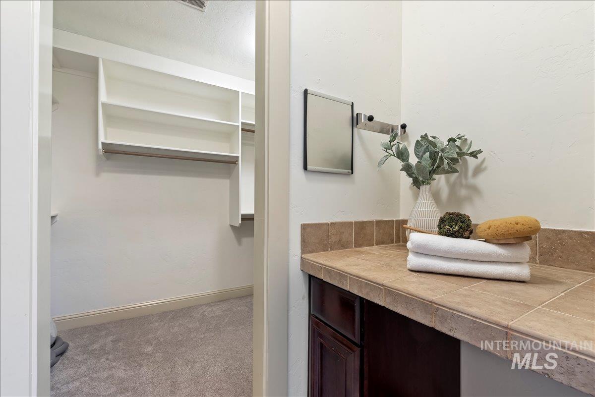 2060 E Lobelia St, Meridian, Idaho 83646-7777, 5 Bedrooms, 4.5 Bathrooms, Residential For Sale, Price $920,000,MLS 98972855