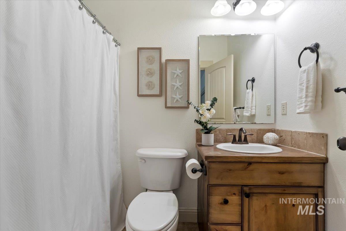 2060 E Lobelia St, Meridian, Idaho 83646-7777, 5 Bedrooms, 4.5 Bathrooms, Residential For Sale, Price $920,000,MLS 98972855