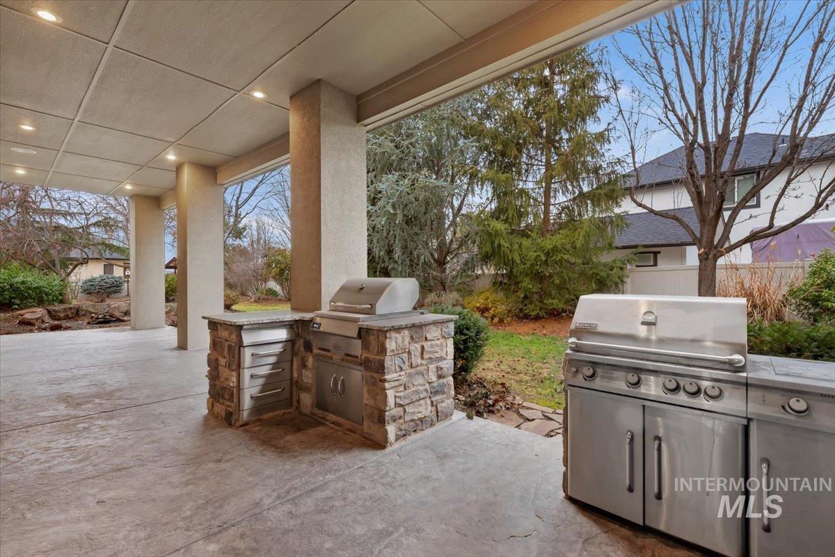 2060 E Lobelia St, Meridian, Idaho 83646-7777, 5 Bedrooms, 4.5 Bathrooms, Residential For Sale, Price $920,000,MLS 98972855