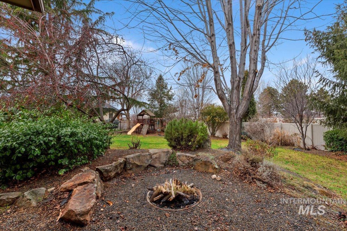 2060 E Lobelia St, Meridian, Idaho 83646-7777, 5 Bedrooms, 4.5 Bathrooms, Residential For Sale, Price $920,000,MLS 98972855