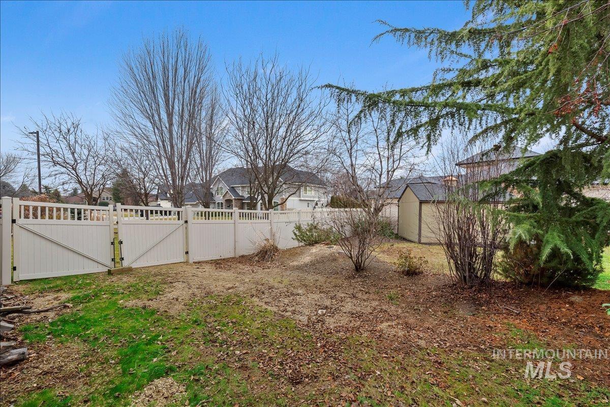 2060 E Lobelia St, Meridian, Idaho 83646-7777, 5 Bedrooms, 4.5 Bathrooms, Residential For Sale, Price $920,000,MLS 98972855