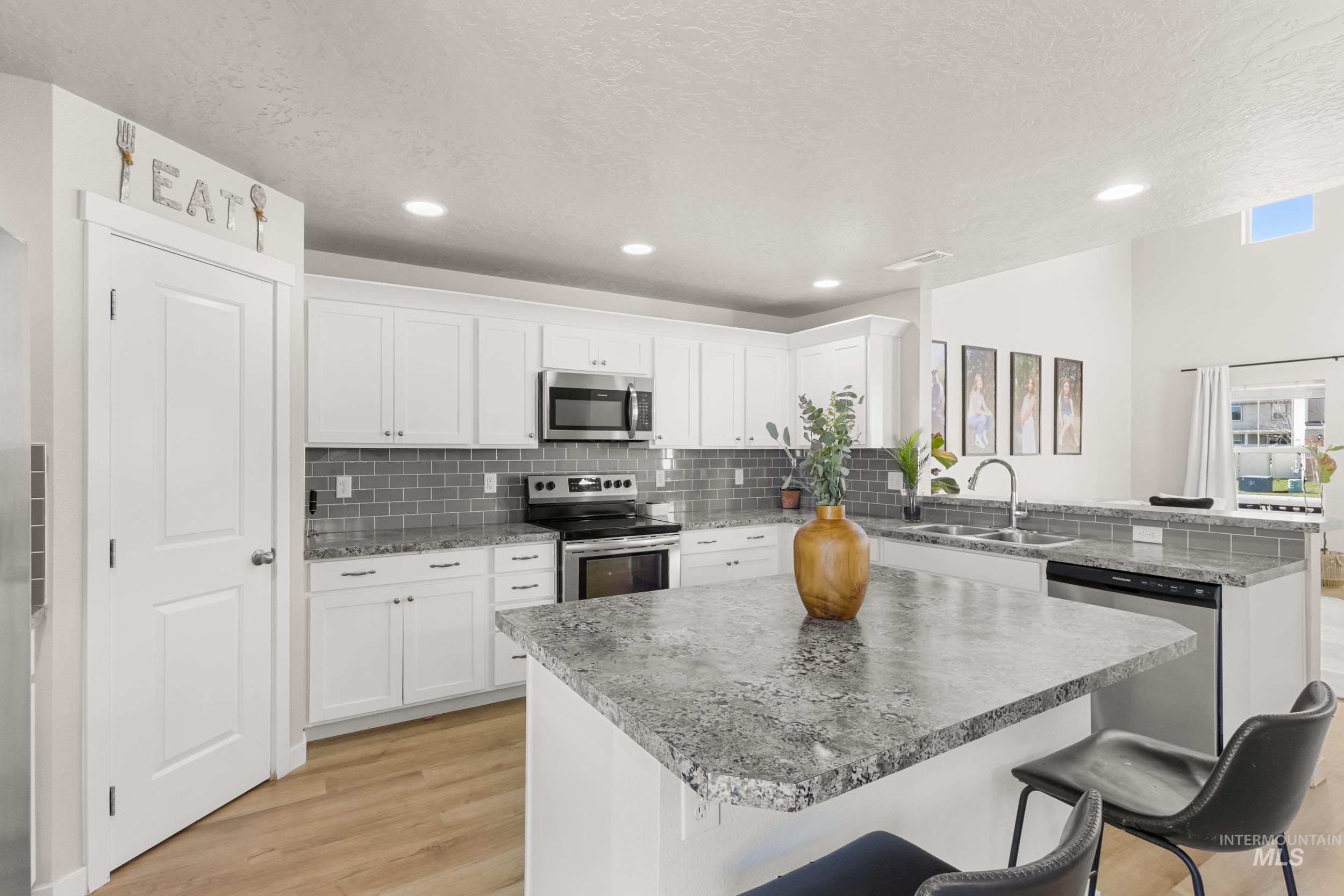 3500 S Cape Coral Ave, Nampa, Idaho 83686, 4 Bedrooms, 2.5 Bathrooms, Residential For Sale, Price $479,975,MLS 98972856