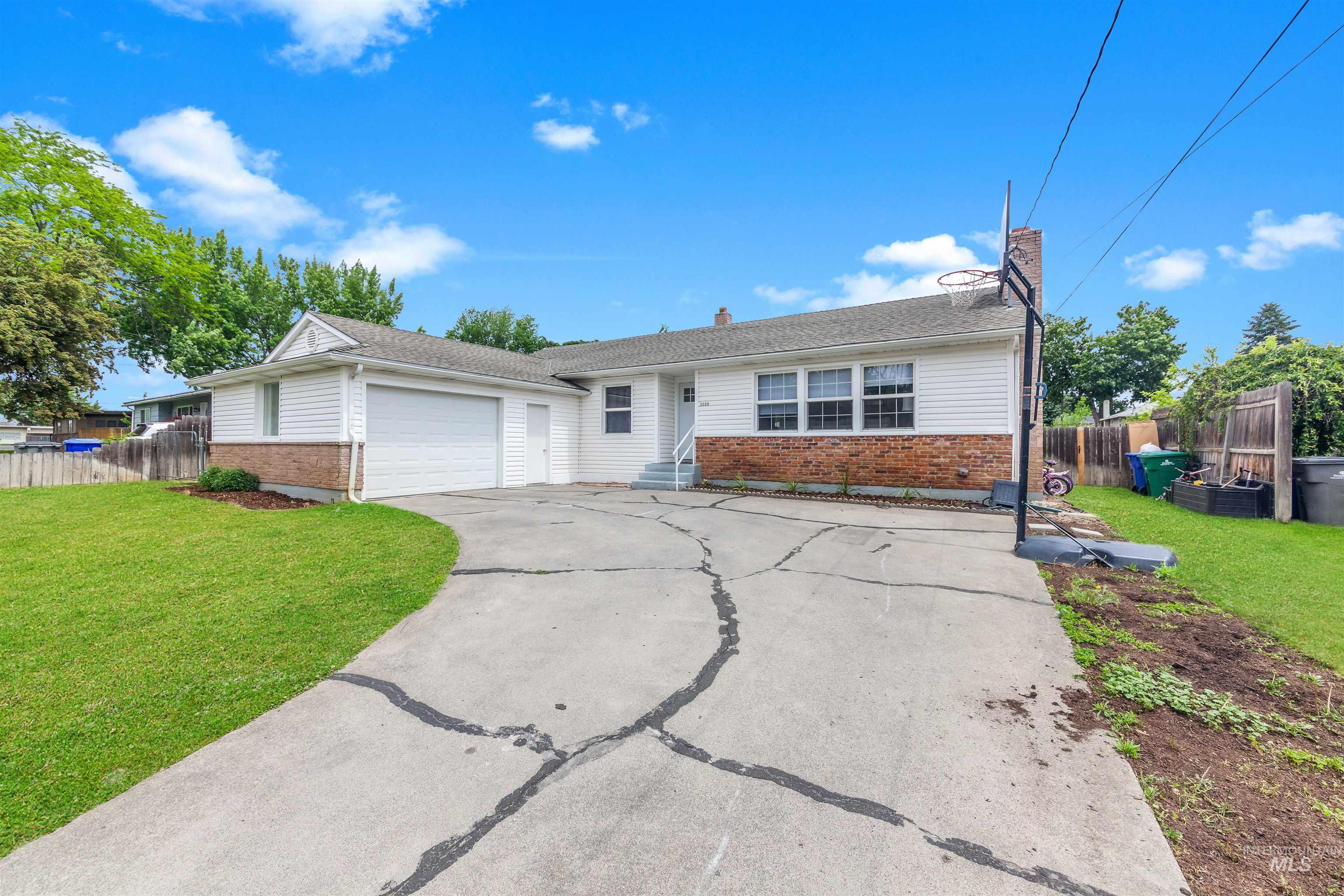 3509 8th Street C, Lewiston, Idaho 83501, 5 Bedrooms, 3 Bathrooms, Residential For Sale, Price $459,000,MLS 98972857