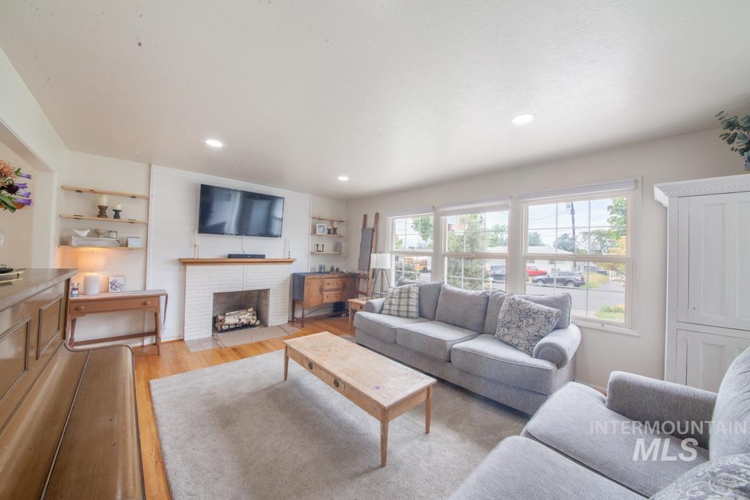 3509 8th Street C, Lewiston, Idaho 83501, 5 Bedrooms, 3 Bathrooms, Residential For Sale, Price $435,000, 98972857