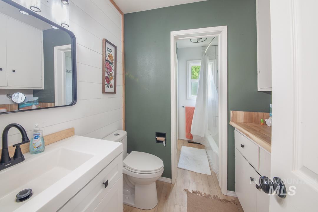 3509 8th Street C, Lewiston, Idaho 83501, 5 Bedrooms, 3 Bathrooms, Residential For Sale, Price $435,000, 98972857