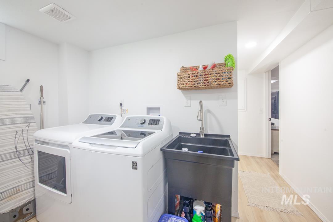 3509 8th Street C, Lewiston, Idaho 83501, 5 Bedrooms, 3 Bathrooms, Residential For Sale, Price $459,000,MLS 98972857