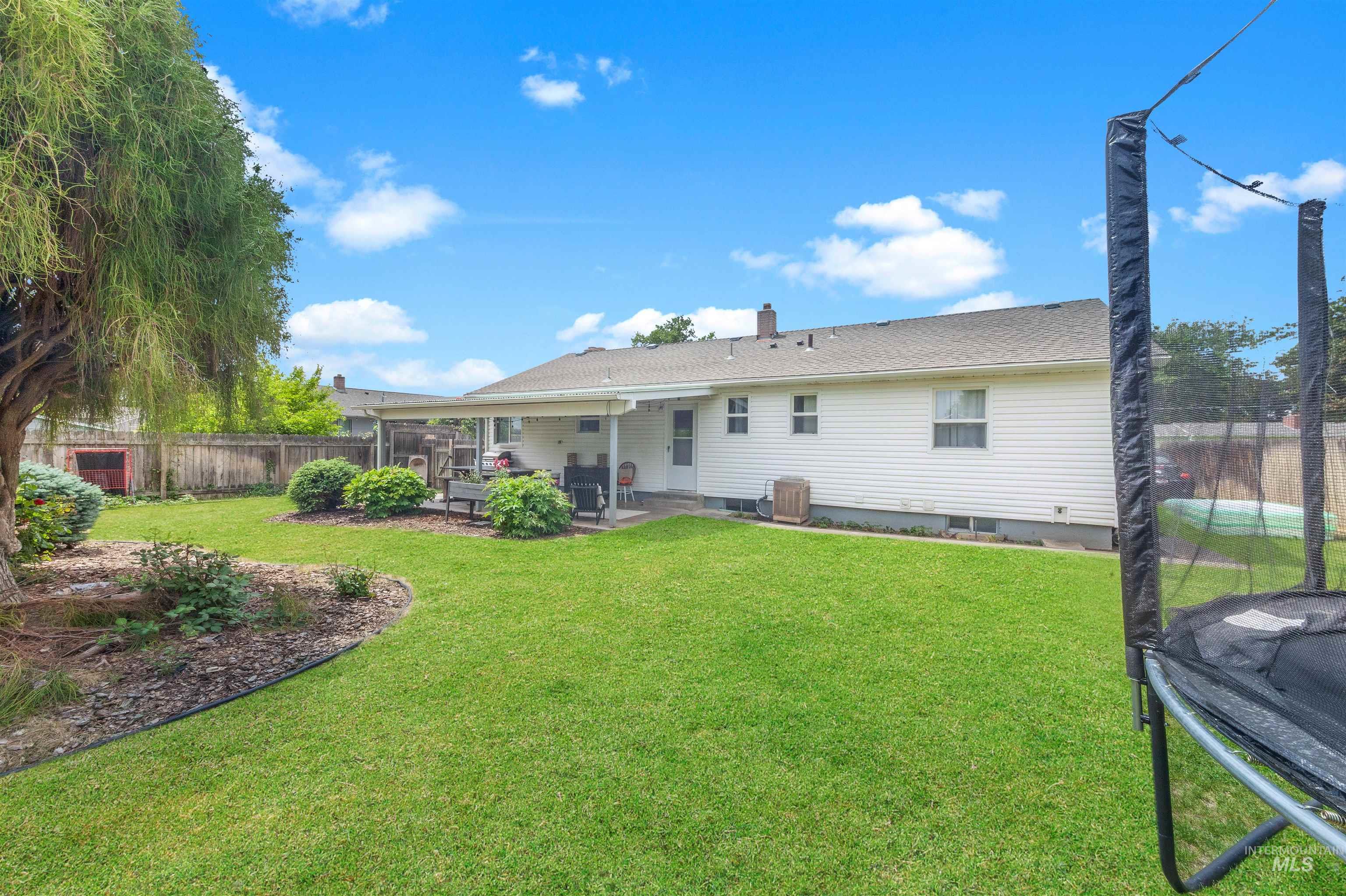 3509 8th Street C, Lewiston, Idaho 83501, 5 Bedrooms, 3 Bathrooms, Residential For Sale, Price $435,000, 98972857