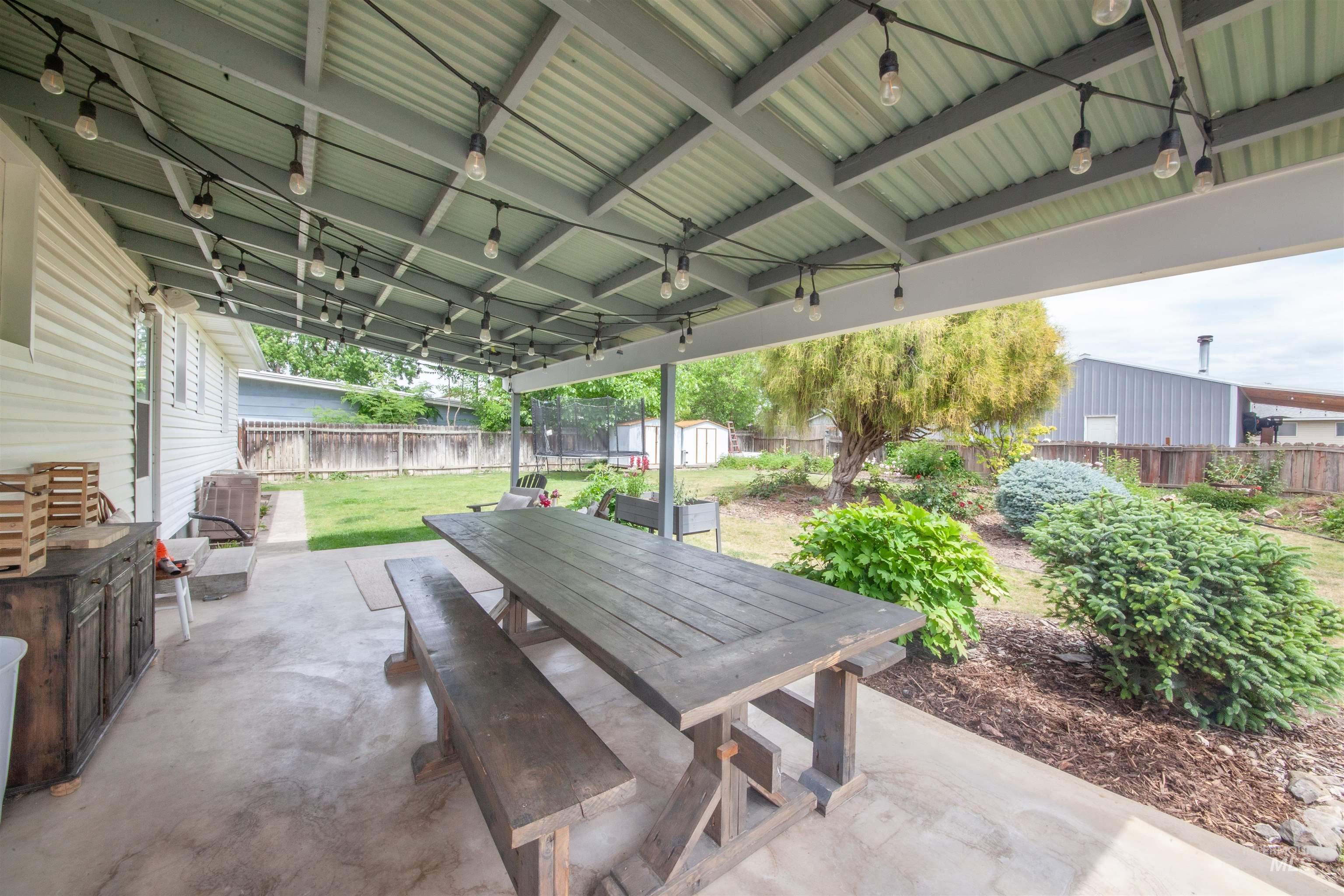 3509 8th Street C, Lewiston, Idaho 83501, 5 Bedrooms, 3 Bathrooms, Residential For Sale, Price $435,000, 98972857