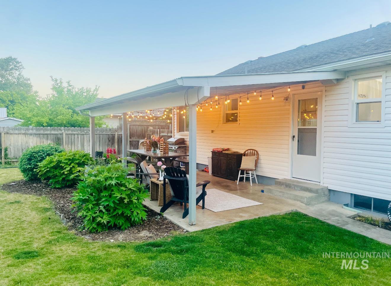 3509 8th Street C, Lewiston, Idaho 83501, 5 Bedrooms, 3 Bathrooms, Residential For Sale, Price $459,000,MLS 98972857