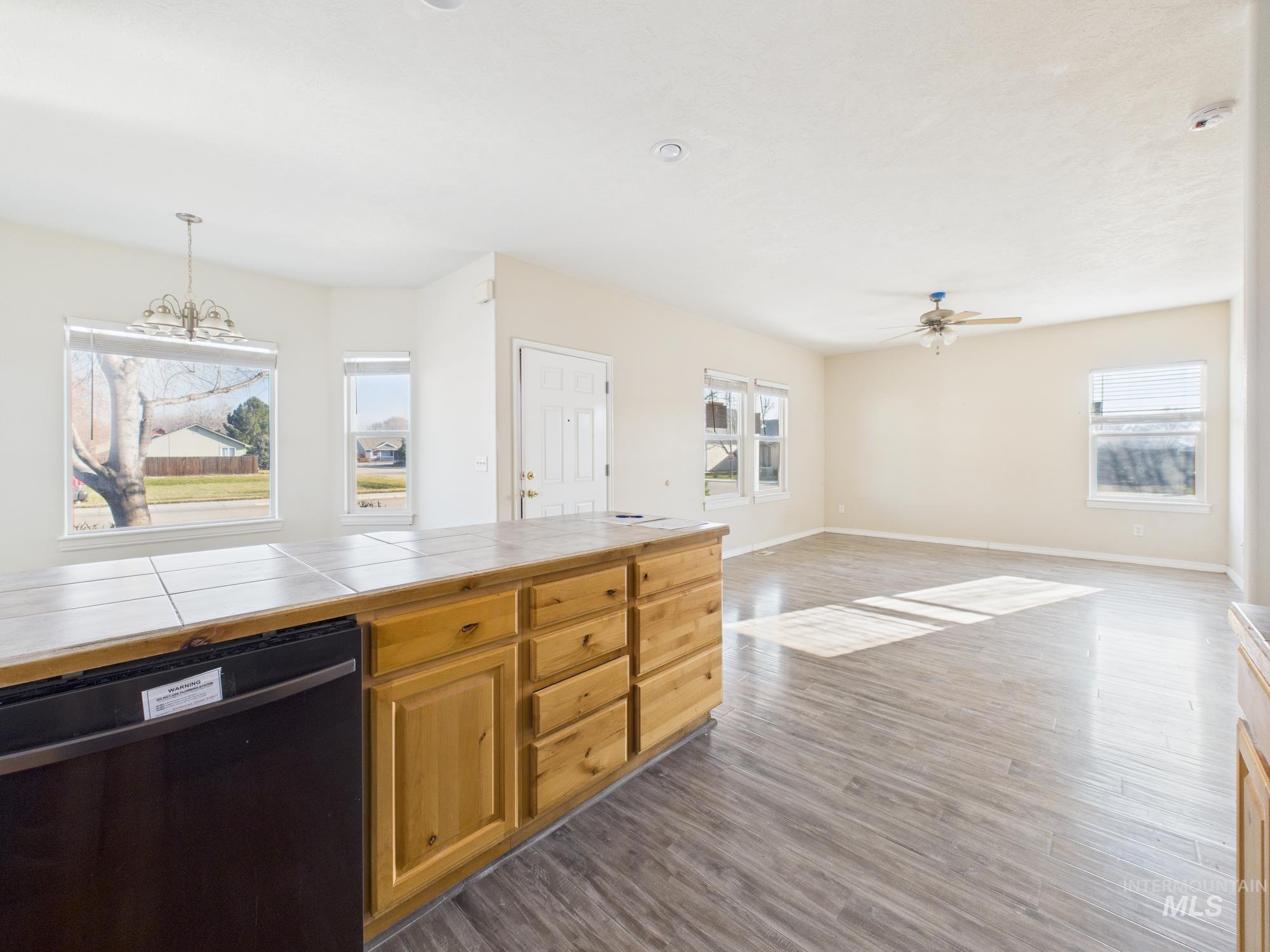 819 Sioux Ave, Emmett, Idaho 83617, 3 Bedrooms, 2.5 Bathrooms, Residential For Sale, Price $355,000,MLS 98972858