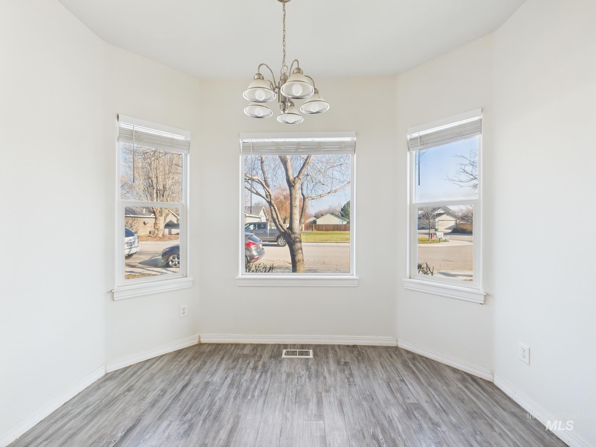 819 Sioux Ave, Emmett, Idaho 83617, 3 Bedrooms, 2.5 Bathrooms, Residential For Sale, Price $355,000,MLS 98972858