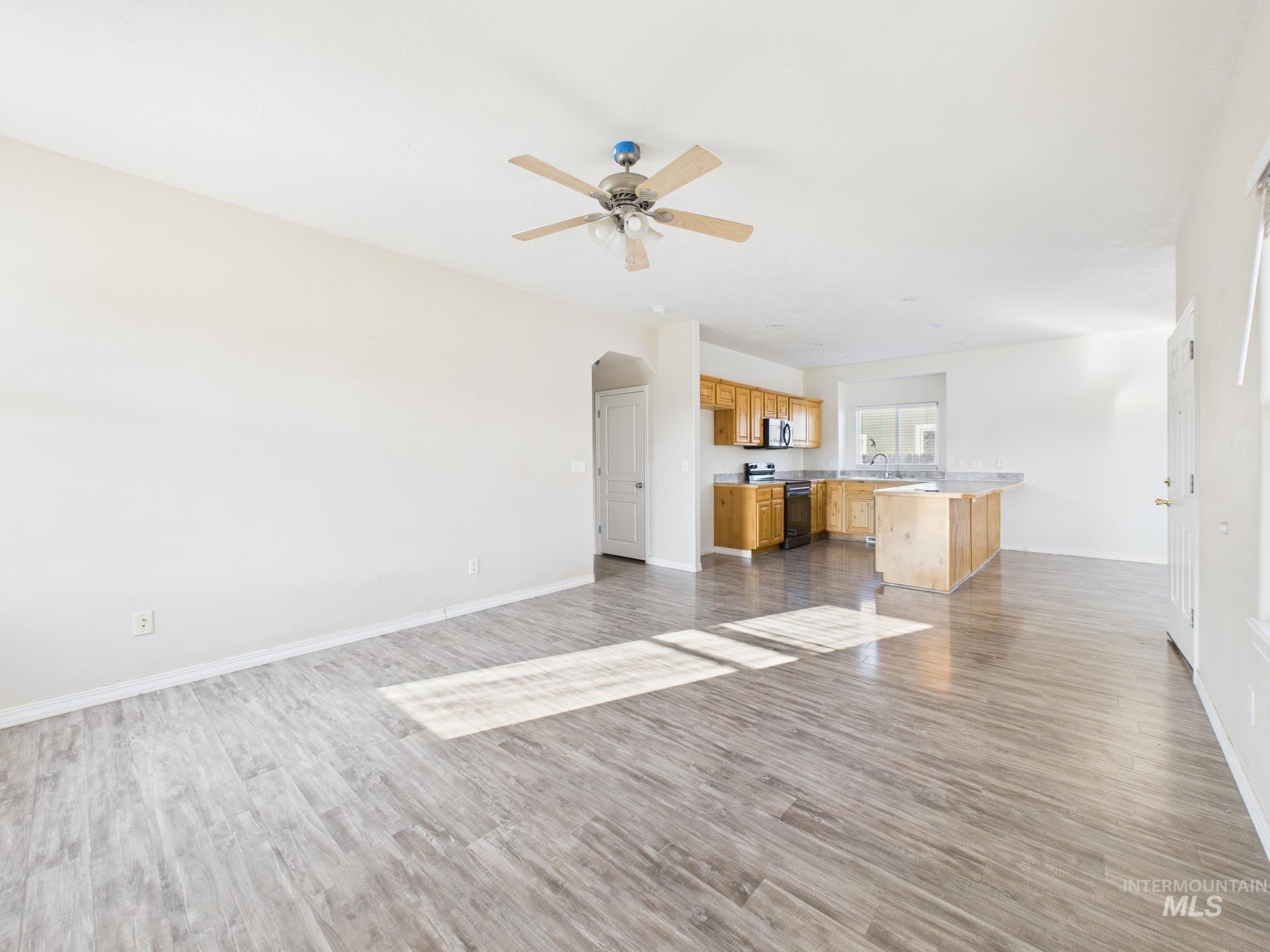 819 Sioux Ave, Emmett, Idaho 83617, 3 Bedrooms, 2.5 Bathrooms, Residential For Sale, Price $355,000,MLS 98972858