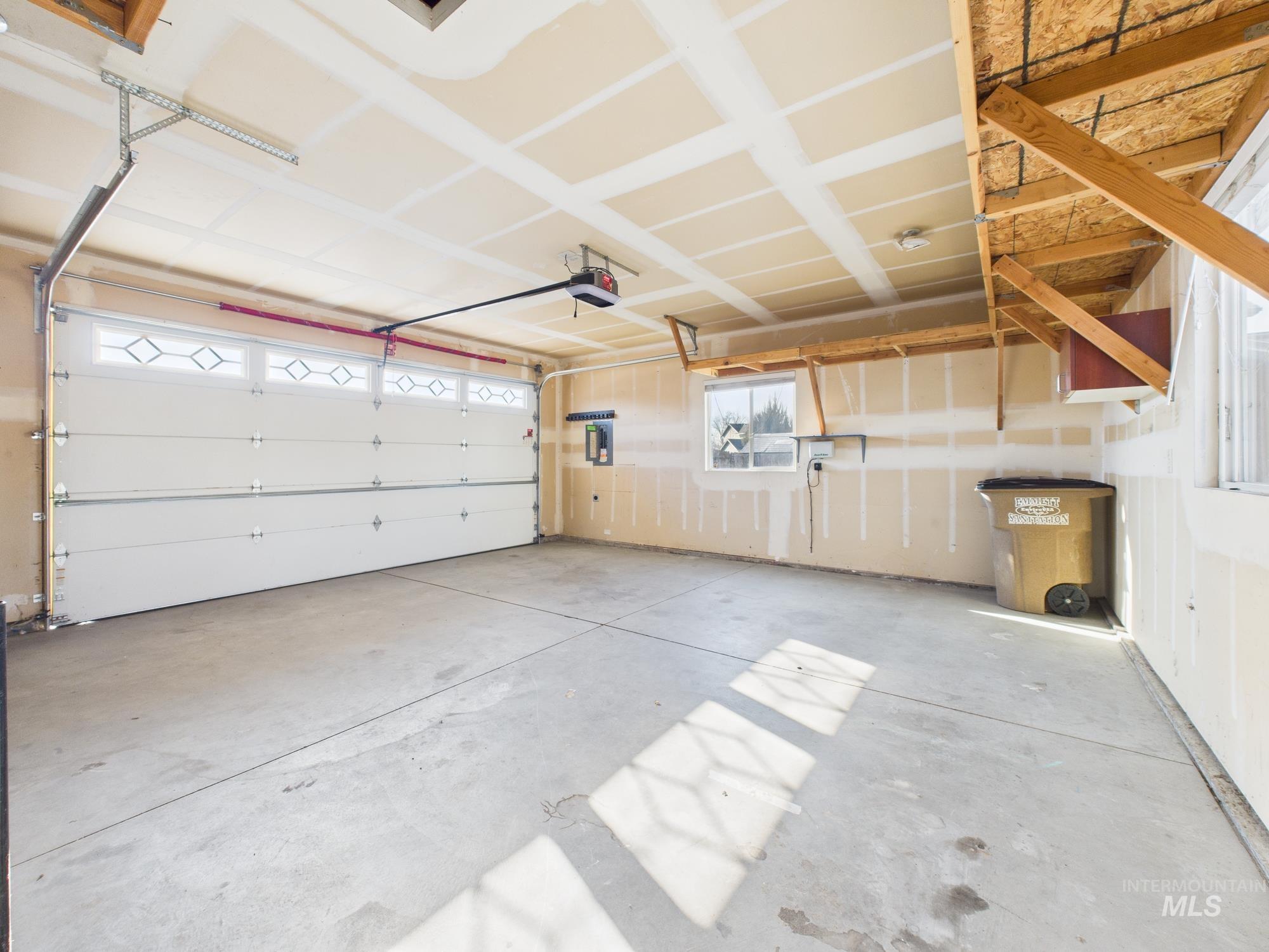 819 Sioux Ave, Emmett, Idaho 83617, 3 Bedrooms, 2.5 Bathrooms, Residential For Sale, Price $355,000,MLS 98972858