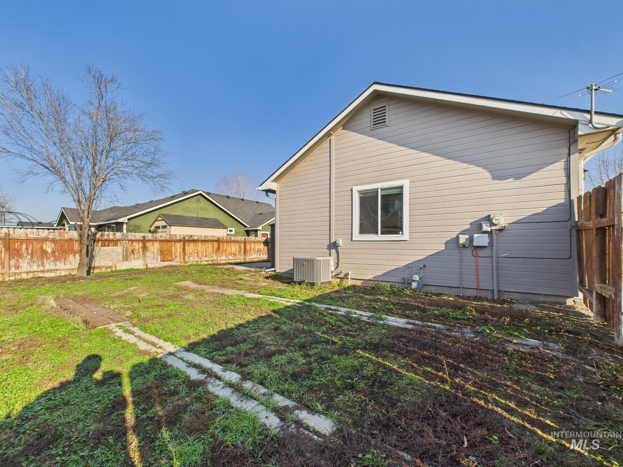 819 Sioux Ave, Emmett, Idaho 83617, 3 Bedrooms, 2.5 Bathrooms, Residential For Sale, Price $355,000,MLS 98972858