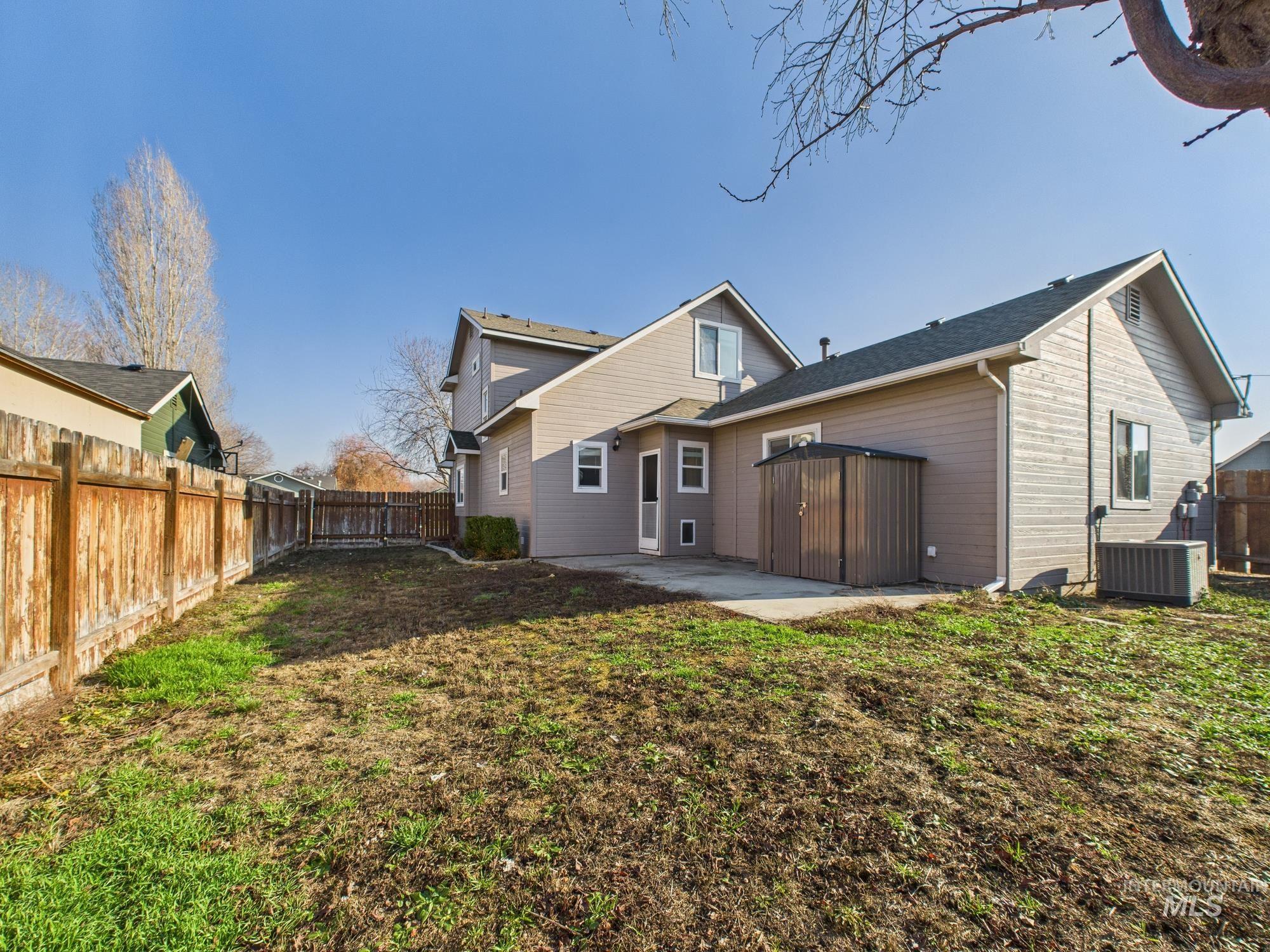 819 Sioux Ave, Emmett, Idaho 83617, 3 Bedrooms, 2.5 Bathrooms, Residential For Sale, Price $355,000,MLS 98972858