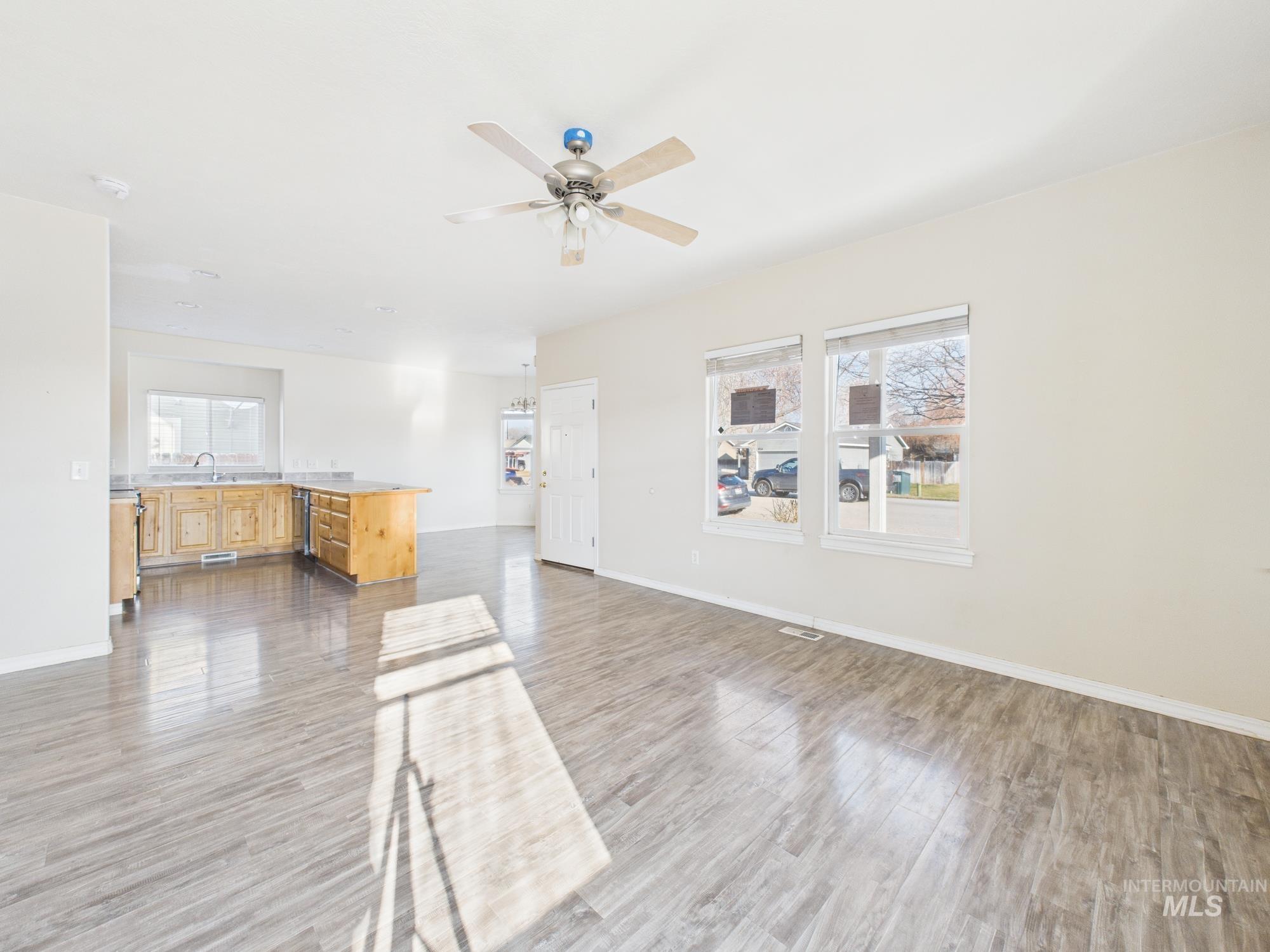 819 Sioux Ave, Emmett, Idaho 83617, 3 Bedrooms, 2.5 Bathrooms, Residential For Sale, Price $355,000,MLS 98972858