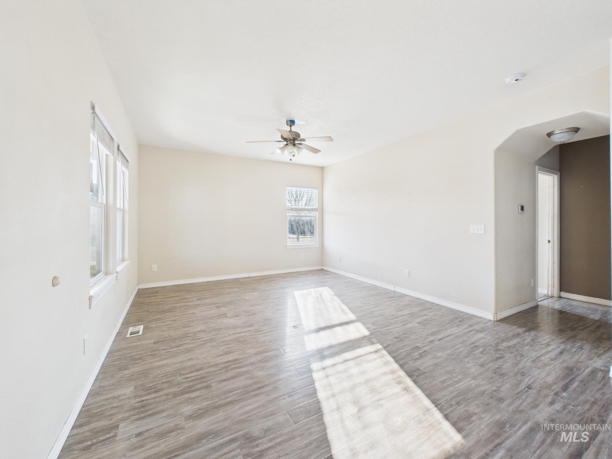 819 Sioux Ave, Emmett, Idaho 83617, 3 Bedrooms, 2.5 Bathrooms, Residential For Sale, Price $355,000,MLS 98972858