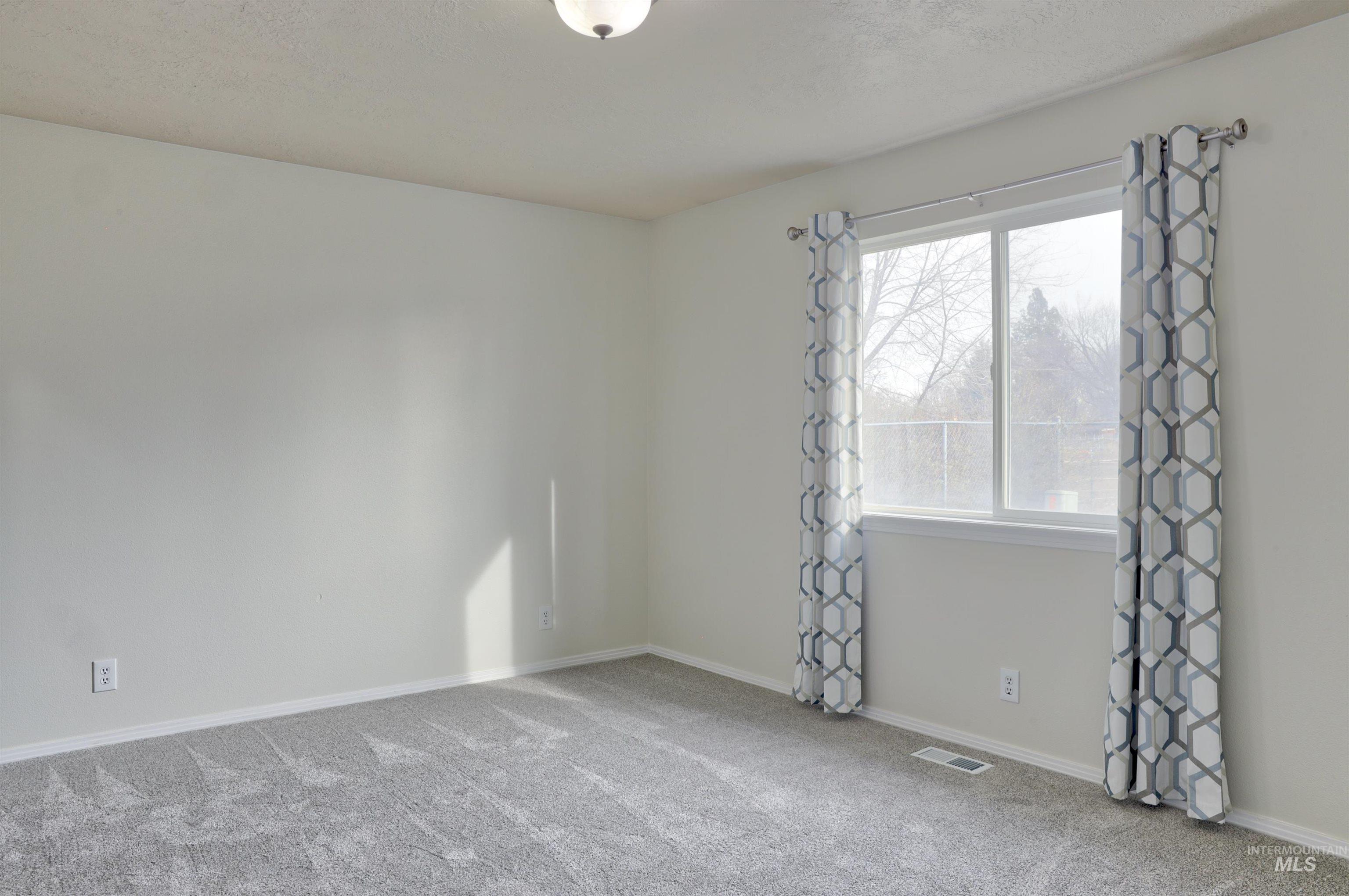 1028 S Pawnee Ave, Emmett, Idaho 83617, 3 Bedrooms, 2 Bathrooms, Residential For Sale, Price $340,000,MLS 98972859